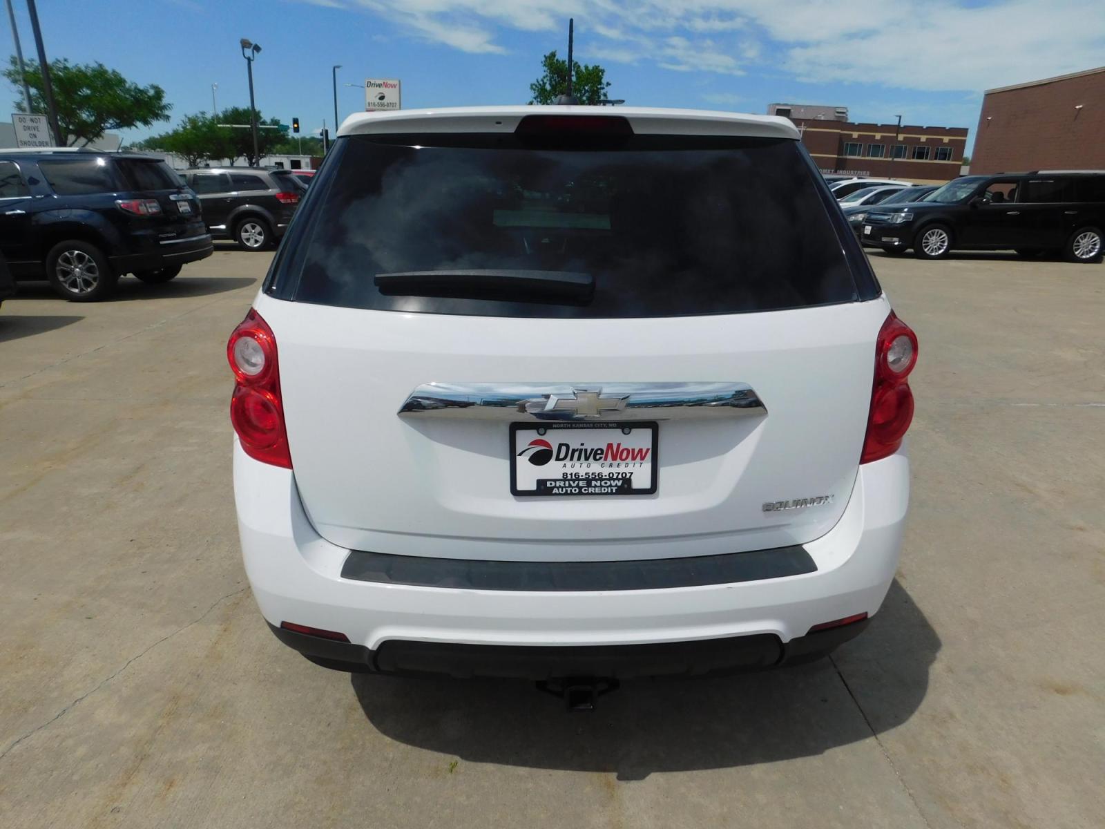2015 WHITE Chevrolet Equinox LS 2WD (2GNALAEK7F6) with an 2.4L L4 DOHC 16V FFV engine, 6-Speed Automatic transmission, located at 2121 Burlington St, North Kansas City, MO, 64116, (816) 556-0707, 39.144707, -94.581978 - Photo #7
