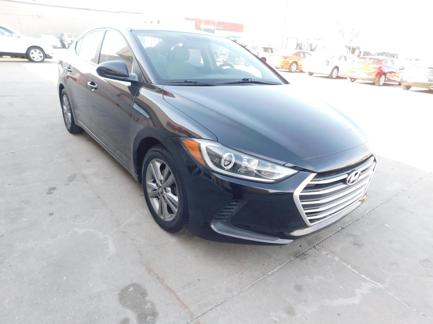 2017 BLACK Hyundai Elantra Limited (KMHD84LF1HU) with an 1.8L L4 DOHC 16V engine, 6A transmission, located at 2121 Burlington St, North Kansas City, MO, 64116, (816) 556-0707, 39.144707, -94.581978 - Photo#9