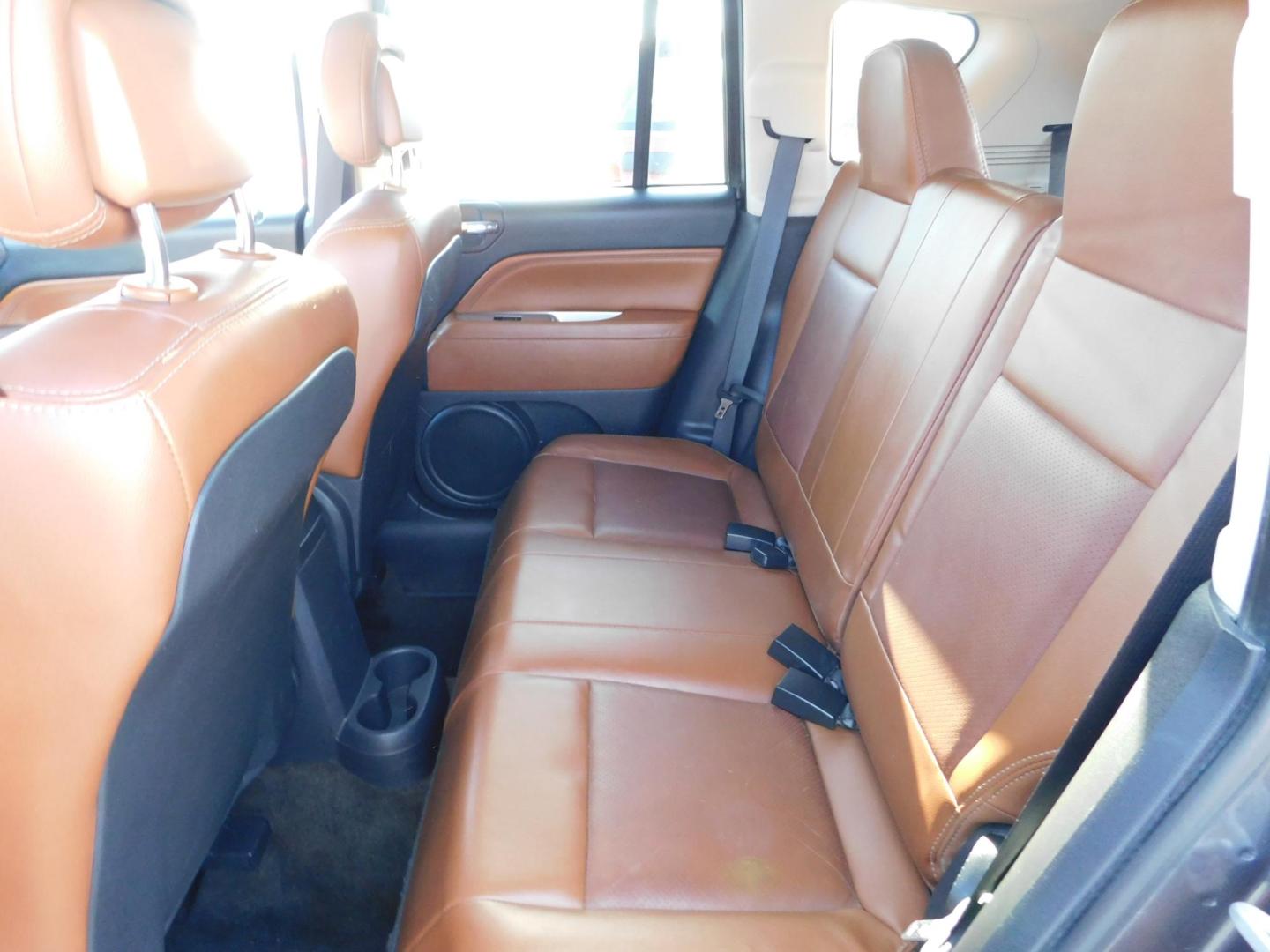 2014 GRAY Jeep Compass Limited 4WD (1C4NJDCBXED) with an 2.4L L4 DOHC 16V engine, Continuously Variable Transmission transmission, located at 2121 Burlington St, North Kansas City, MO, 64116, (816) 556-0707, 39.144707, -94.581978 - Photo#6