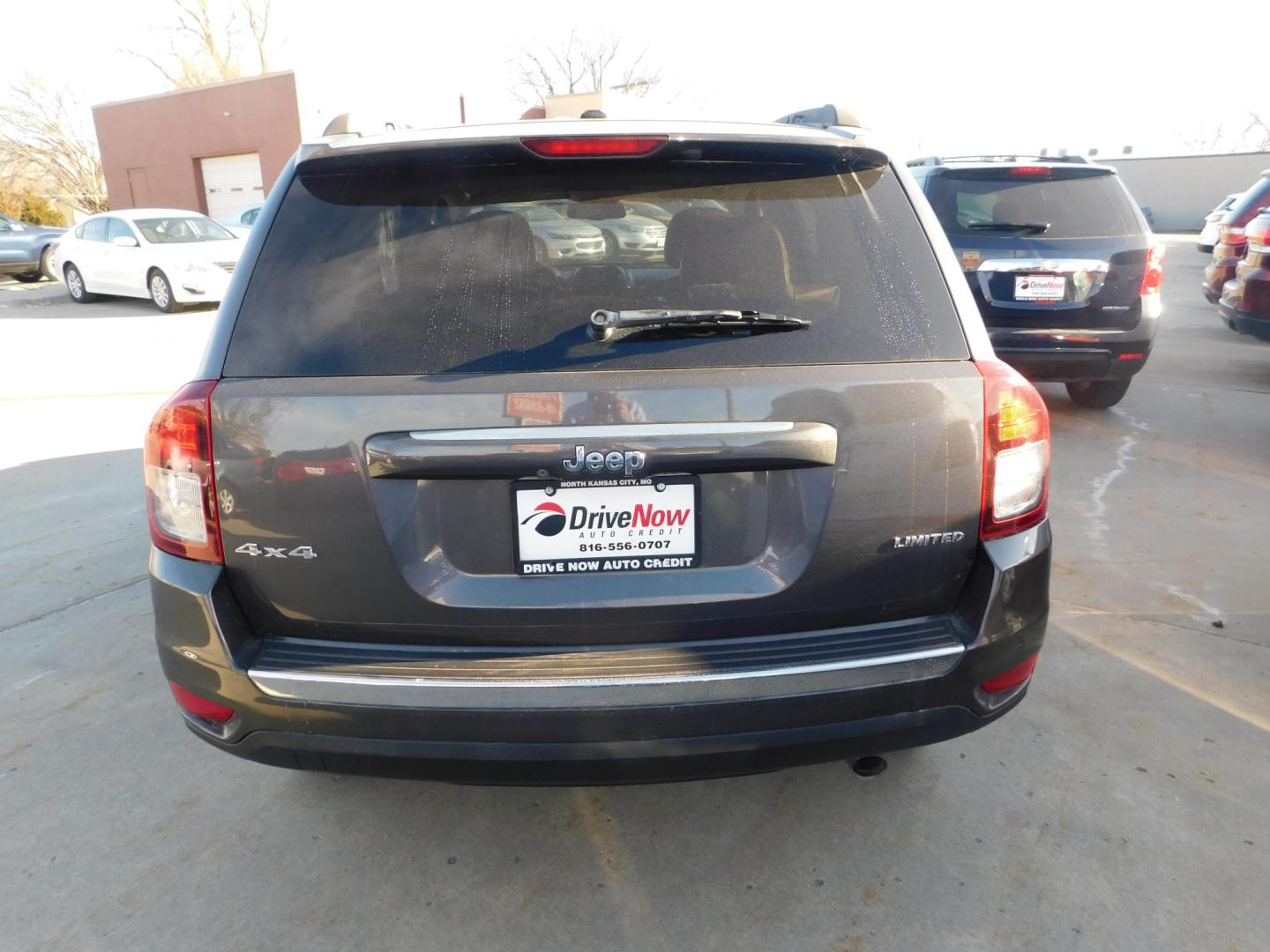 2014 GRAY Jeep Compass Limited 4WD (1C4NJDCBXED) with an 2.4L L4 DOHC 16V engine, Continuously Variable Transmission transmission, located at 2121 Burlington St, North Kansas City, MO, 64116, (816) 556-0707, 39.144707, -94.581978 - Photo#8