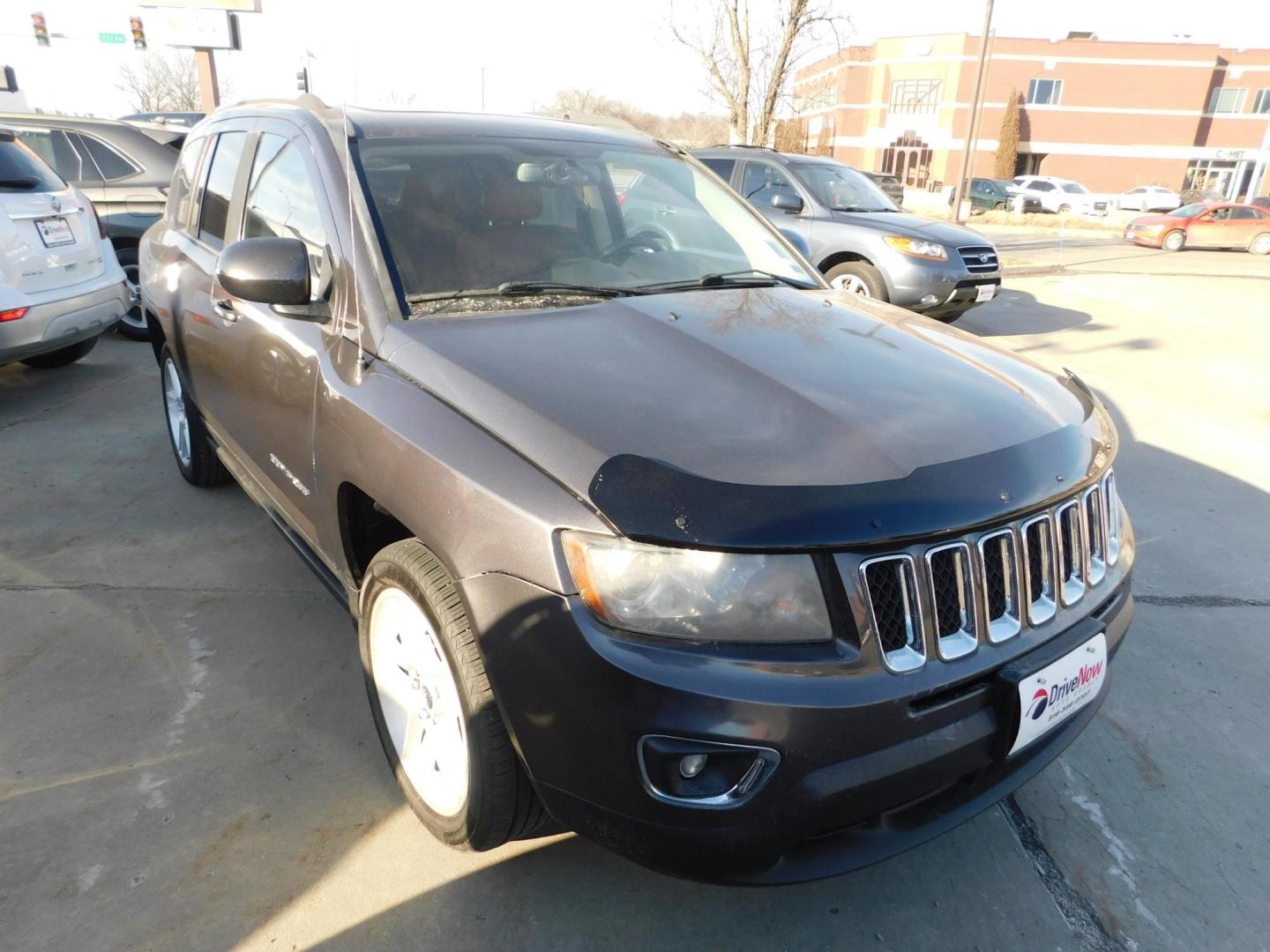 2014 GRAY Jeep Compass Limited 4WD (1C4NJDCBXED) with an 2.4L L4 DOHC 16V engine, Continuously Variable Transmission transmission, located at 2121 Burlington St, North Kansas City, MO, 64116, (816) 556-0707, 39.144707, -94.581978 - Photo#9