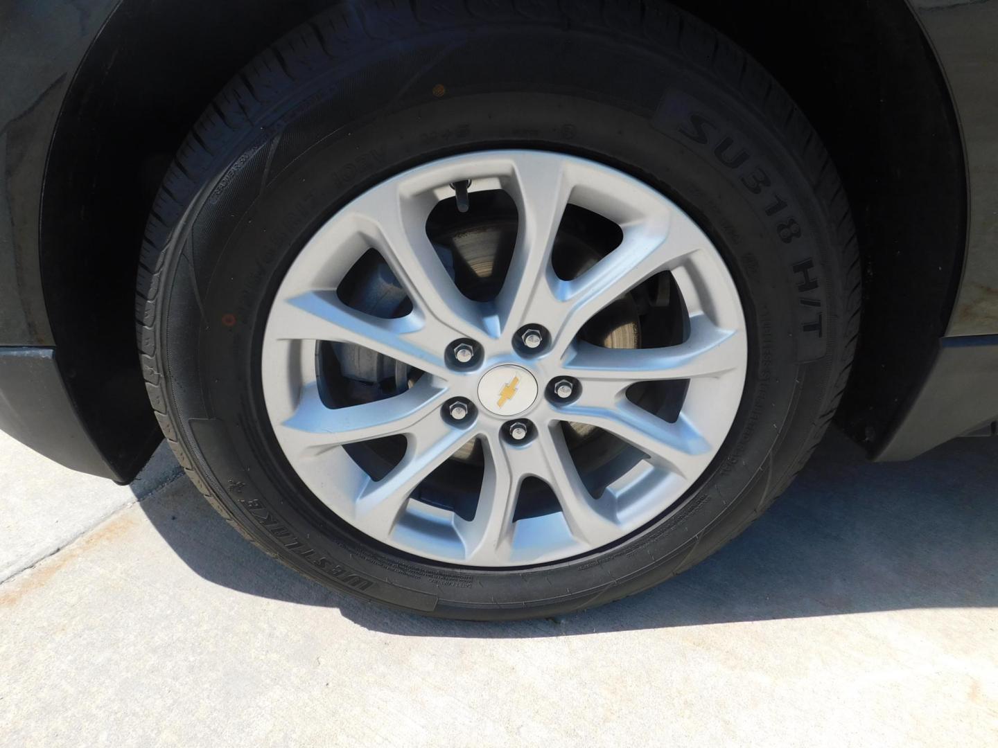 2020 BLACK Chevrolet Equinox LS 2WD (2GNAXHEV5L6) with an 1.5L L4 DIR DOHC 16V TURBO engine, 6A transmission, located at 2121 Burlington St, North Kansas City, MO, 64116, (816) 556-0707, 39.144707, -94.581978 - Photo#1