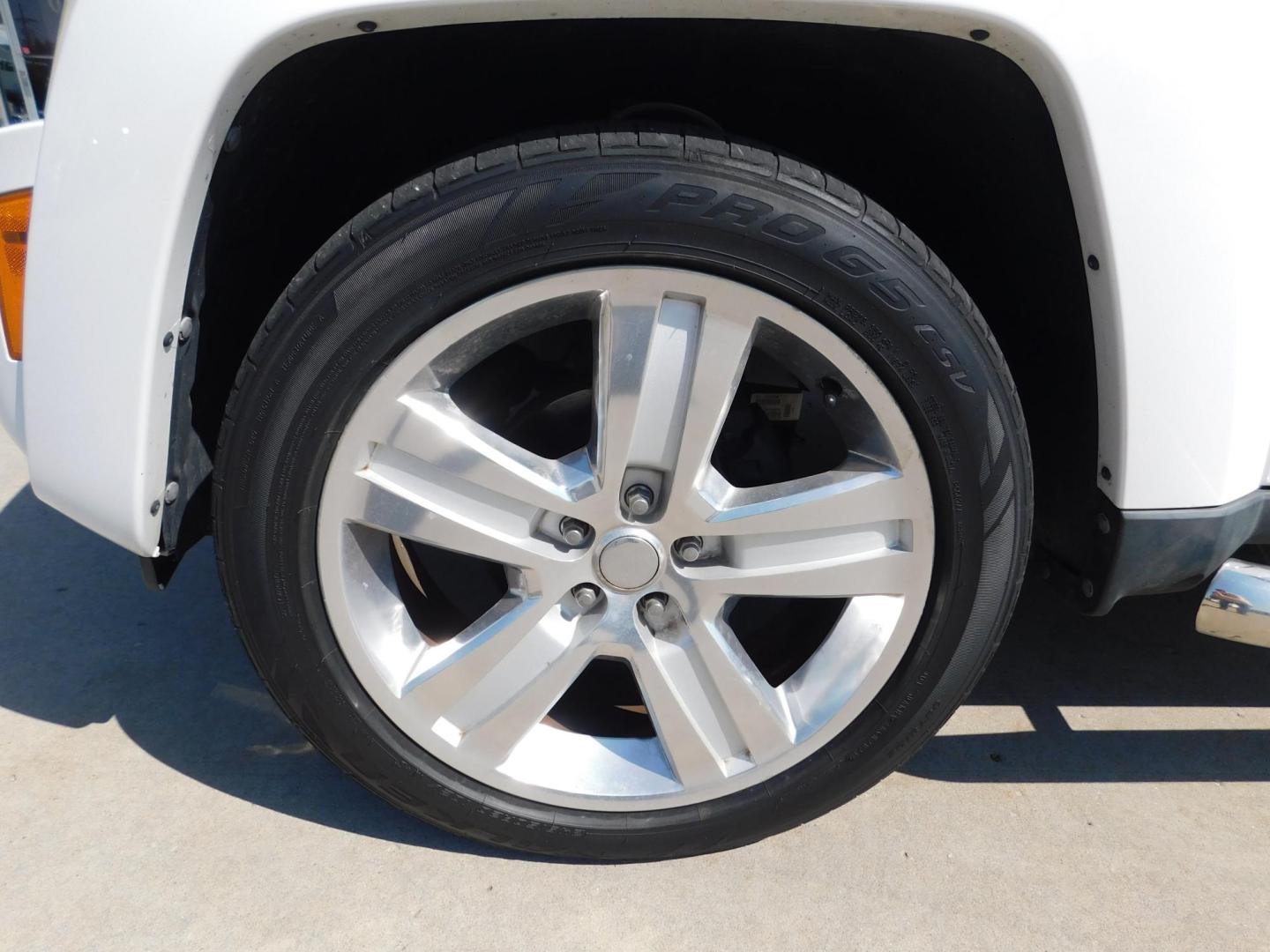 2012 WHITE Jeep Liberty Limited Jet 2WD (1C4PJLFK7CW) with an 3.7L V6 SOHC 12V engine, 4-Speed Automatic transmission, located at 2121 Burlington St, North Kansas City, MO, 64116, (816) 556-0707, 39.144707, -94.581978 - Photo#1