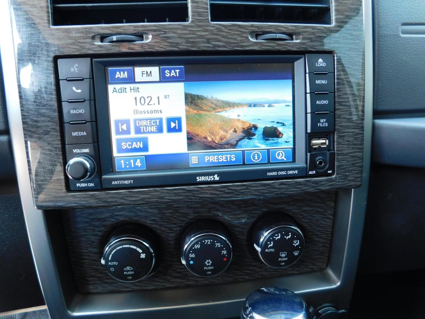 2012 WHITE Jeep Liberty Limited Jet 2WD (1C4PJLFK7CW) with an 3.7L V6 SOHC 12V engine, 4-Speed Automatic transmission, located at 2121 Burlington St, North Kansas City, MO, 64116, (816) 556-0707, 39.144707, -94.581978 - Photo#3