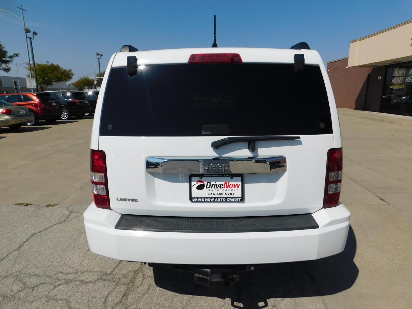 2012 WHITE Jeep Liberty Limited Jet 2WD (1C4PJLFK7CW) with an 3.7L V6 SOHC 12V engine, 4-Speed Automatic transmission, located at 2121 Burlington St, North Kansas City, MO, 64116, (816) 556-0707, 39.144707, -94.581978 - Photo#7