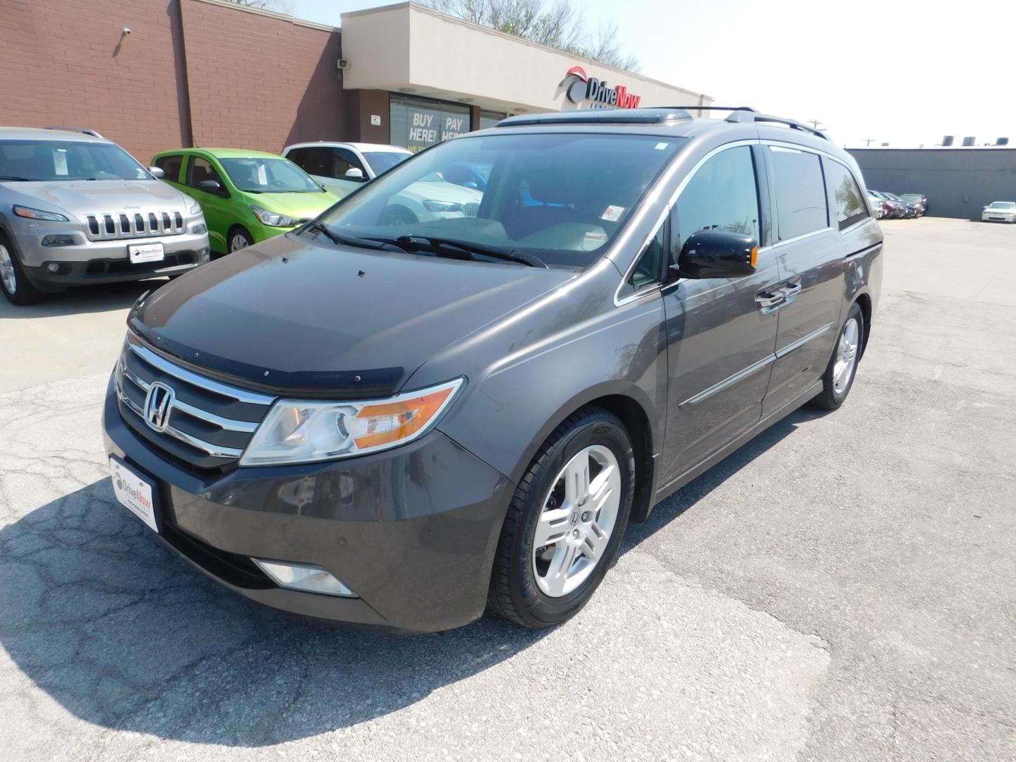 2013 GRAY Honda Odyssey Touring (5FNRL5H93DB) with an 3.5L V6 SOHC 24V engine, 5-Speed Automatic transmission, located at 2121 Burlington St, North Kansas City, MO, 64116, (816) 556-0707, 39.144707, -94.581978 - Photo#0