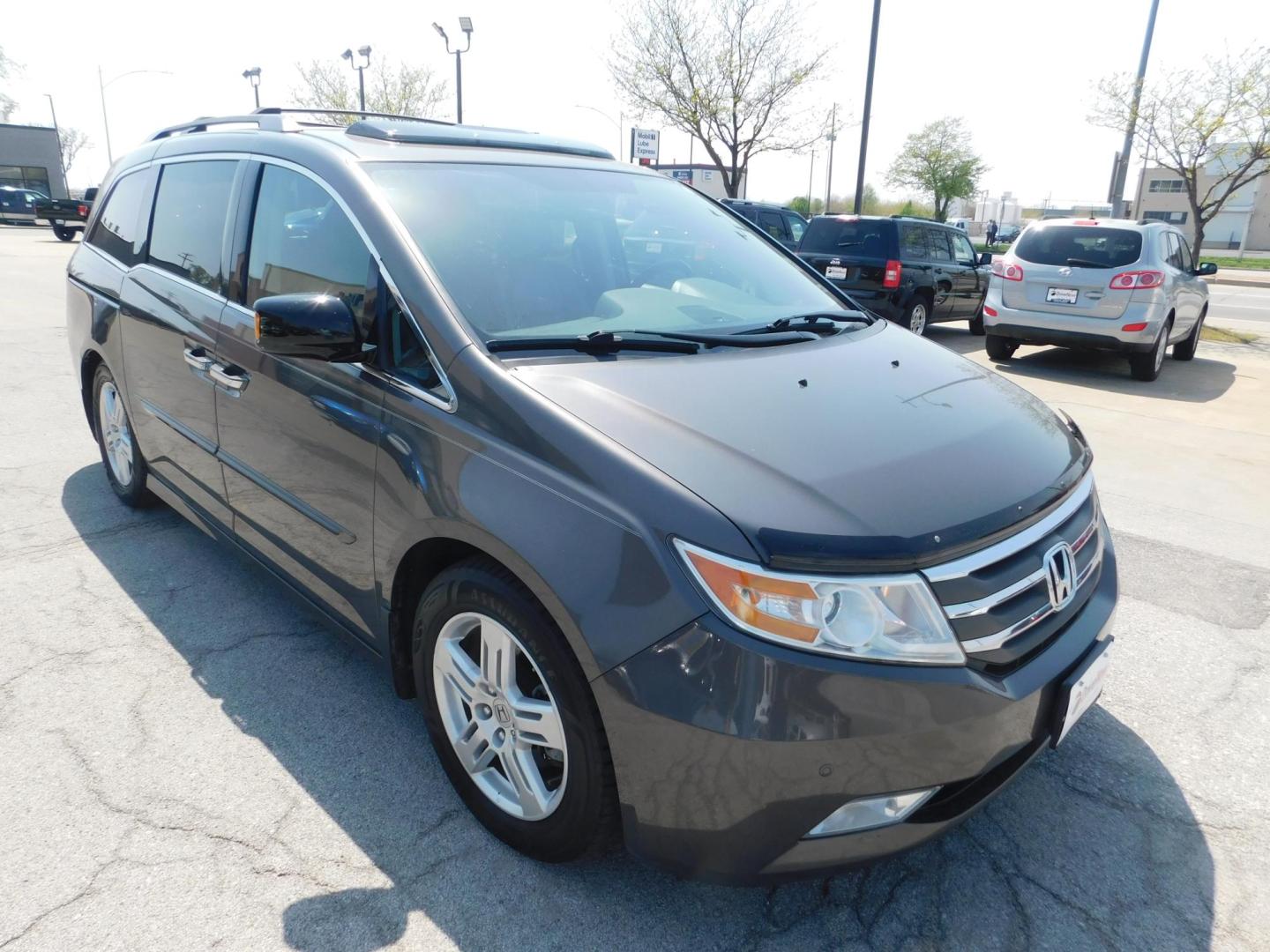 2013 GRAY Honda Odyssey Touring (5FNRL5H93DB) with an 3.5L V6 SOHC 24V engine, 5-Speed Automatic transmission, located at 2121 Burlington St, North Kansas City, MO, 64116, (816) 556-0707, 39.144707, -94.581978 - Photo#12