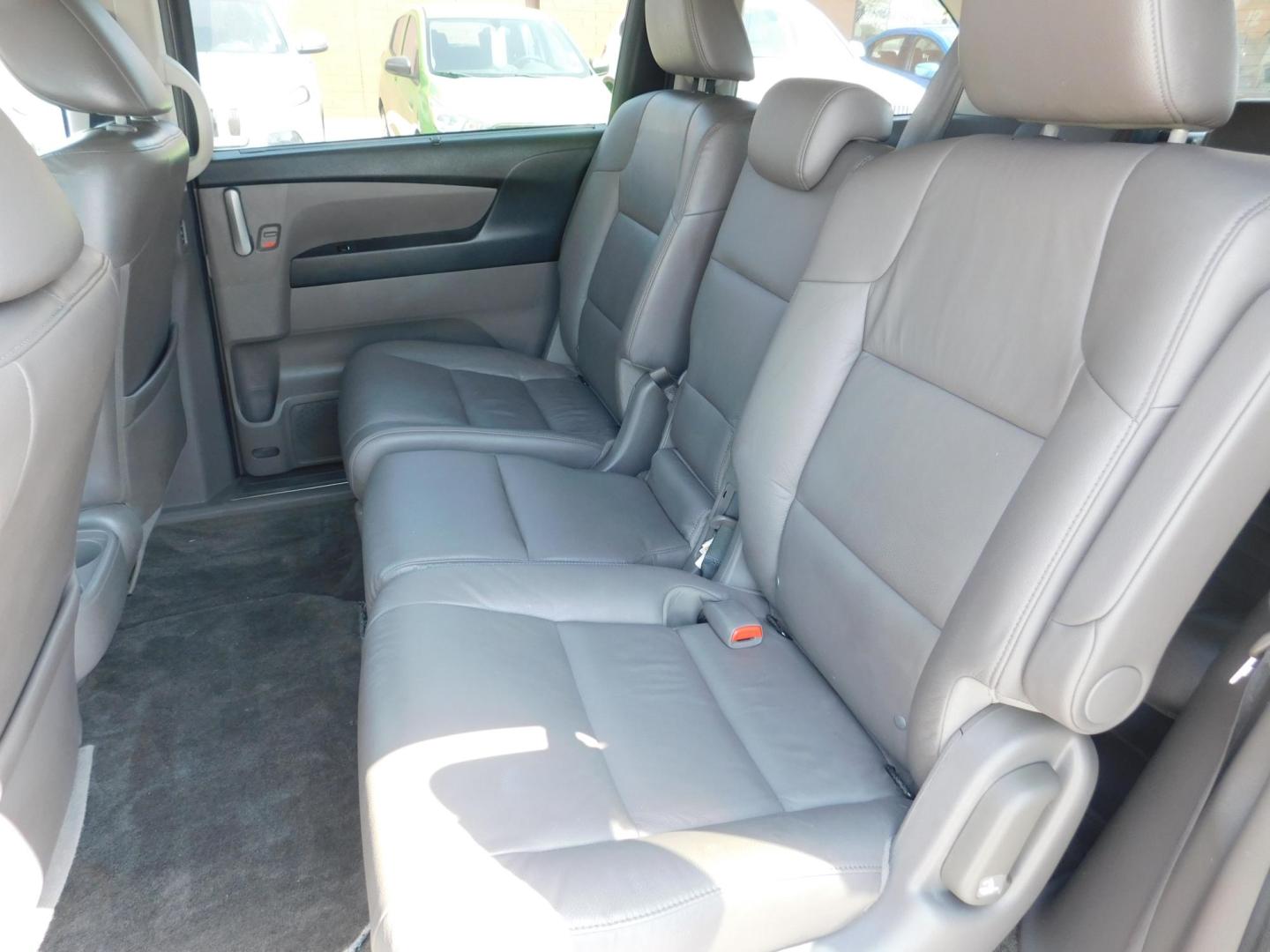 2013 GRAY Honda Odyssey Touring (5FNRL5H93DB) with an 3.5L V6 SOHC 24V engine, 5-Speed Automatic transmission, located at 2121 Burlington St, North Kansas City, MO, 64116, (816) 556-0707, 39.144707, -94.581978 - Photo#8