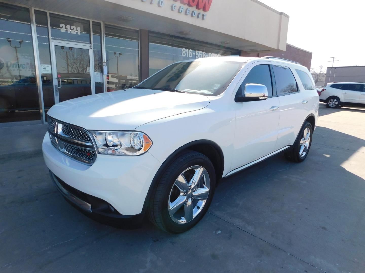 2013 WHITE Dodge Durango Citadel AWD (1C4RDJEG8DC) with an 3.6L V6 DOHC 24V engine, 5-Speed Automatic transmission, located at 2121 Burlington St, North Kansas City, MO, 64116, (816) 556-0707, 39.144707, -94.581978 - Photo#0