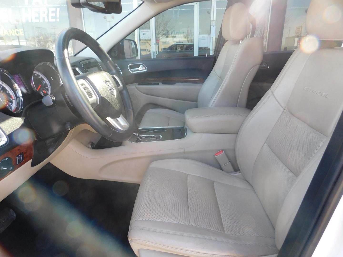 2013 WHITE Dodge Durango Citadel AWD (1C4RDJEG8DC) with an 3.6L V6 DOHC 24V engine, 5-Speed Automatic transmission, located at 2121 Burlington St, North Kansas City, MO, 64116, (816) 556-0707, 39.144707, -94.581978 - Photo#2