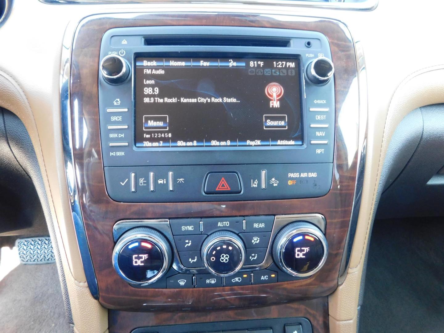 2016 BROWN Buick Enclave Leather AWD (5GAKVBKDXGJ) with an 3.6L V6 DOHC 24V engine, 6-Speed Automatic Overdrive transmission, located at 2121 Burlington St, North Kansas City, MO, 64116, (816) 556-0707, 39.144707, -94.581978 - Photo#3