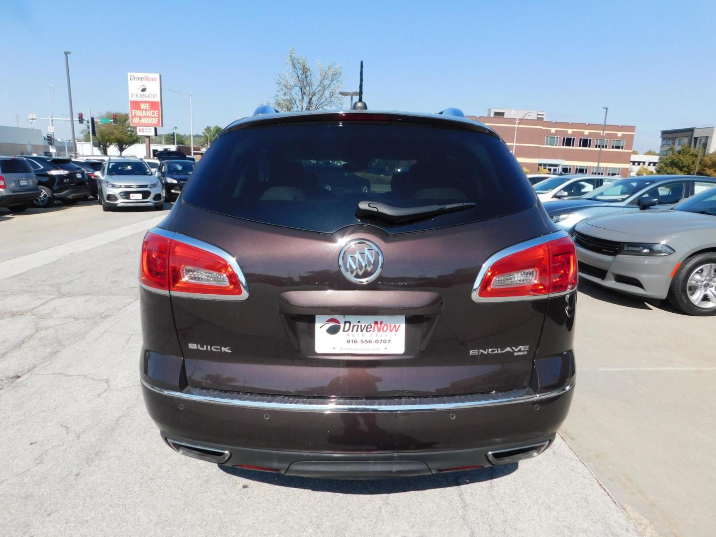 2016 BROWN Buick Enclave Leather AWD (5GAKVBKDXGJ) with an 3.6L V6 DOHC 24V engine, 6-Speed Automatic Overdrive transmission, located at 2121 Burlington St, North Kansas City, MO, 64116, (816) 556-0707, 39.144707, -94.581978 - Photo#10