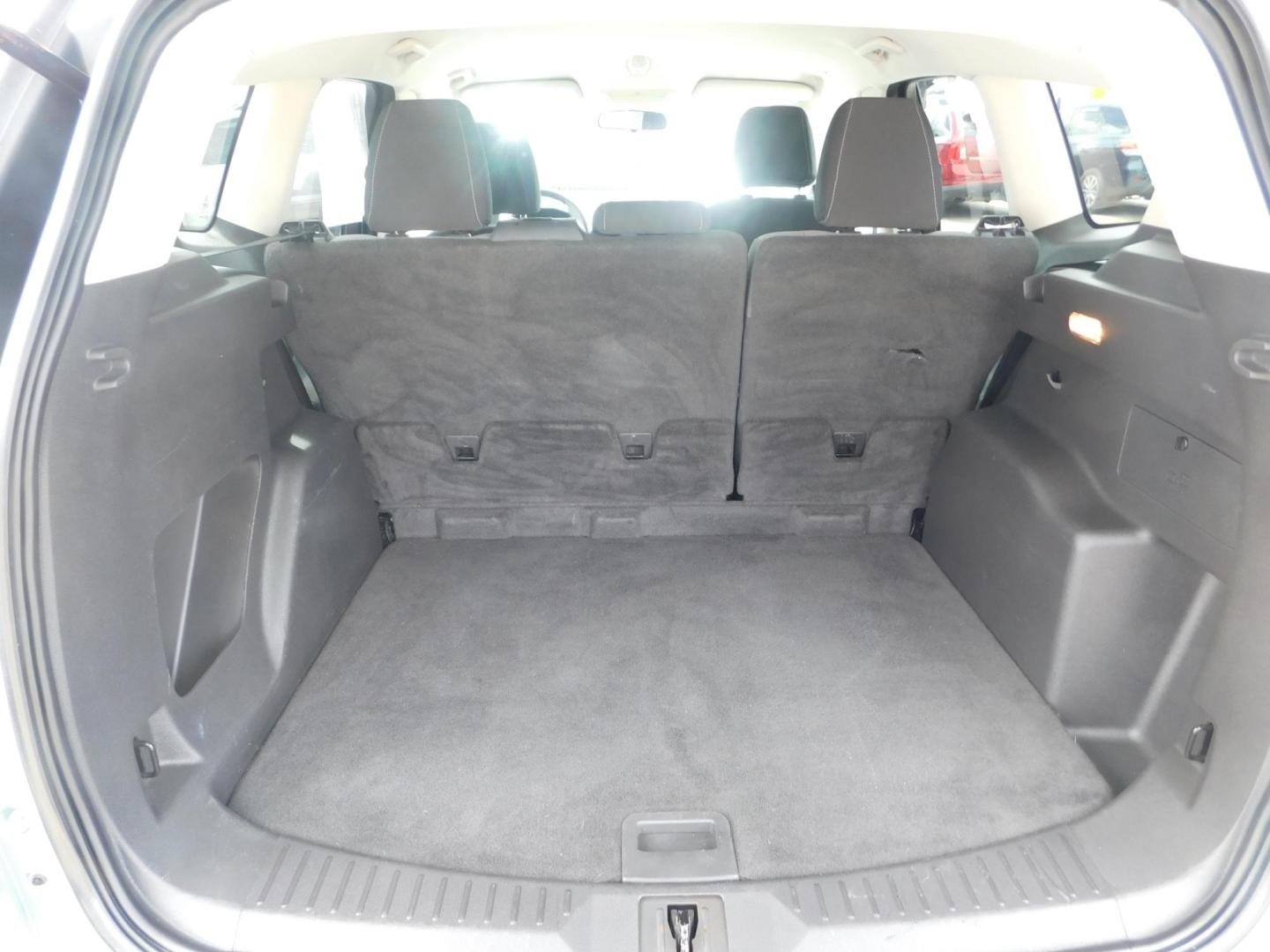 2013 GREEN Ford Escape SE FWD (1FMCU0GX9DU) with an 1.6L L4 DOHC 16V engine, 6-Speed Automatic transmission, located at 2121 Burlington St, North Kansas City, MO, 64116, (816) 556-0707, 39.144707, -94.581978 - Photo#6