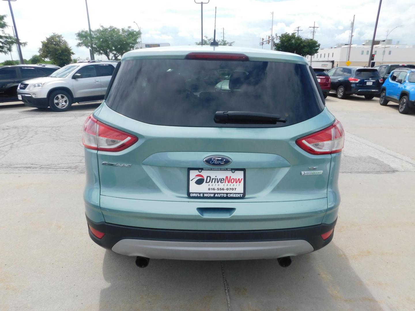 2013 GREEN Ford Escape SE FWD (1FMCU0GX9DU) with an 1.6L L4 DOHC 16V engine, 6-Speed Automatic transmission, located at 2121 Burlington St, North Kansas City, MO, 64116, (816) 556-0707, 39.144707, -94.581978 - Photo#7