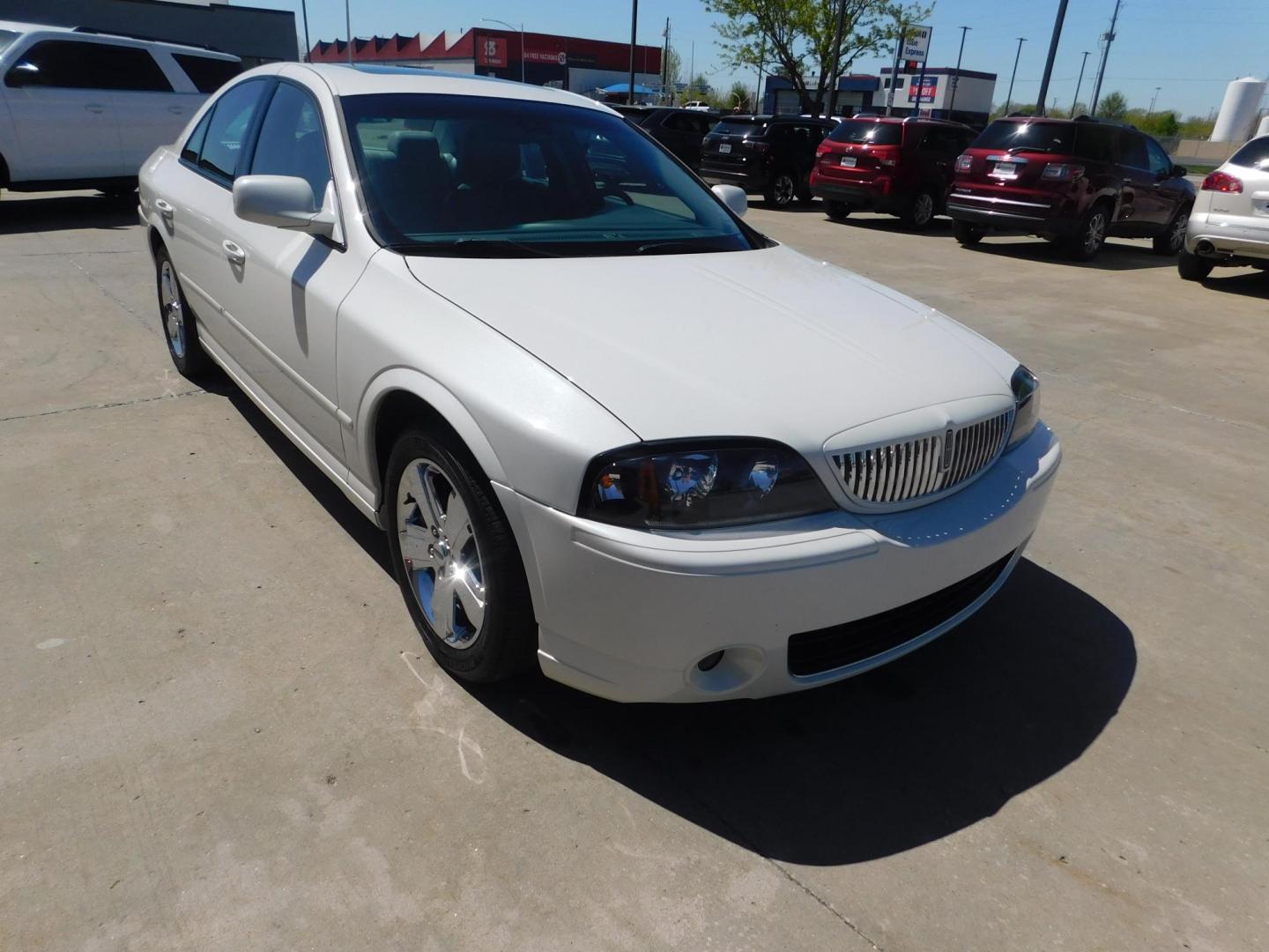 2006 WHITE Lincoln LS V8 Ultimate (1LNFM87A46Y) with an 3.9L V8 DOHC 32V engine, 5-Speed Automatic Overdrive transmission, located at 2121 Burlington St, North Kansas City, MO, 64116, (816) 556-0707, 39.144707, -94.581978 - Photo#9