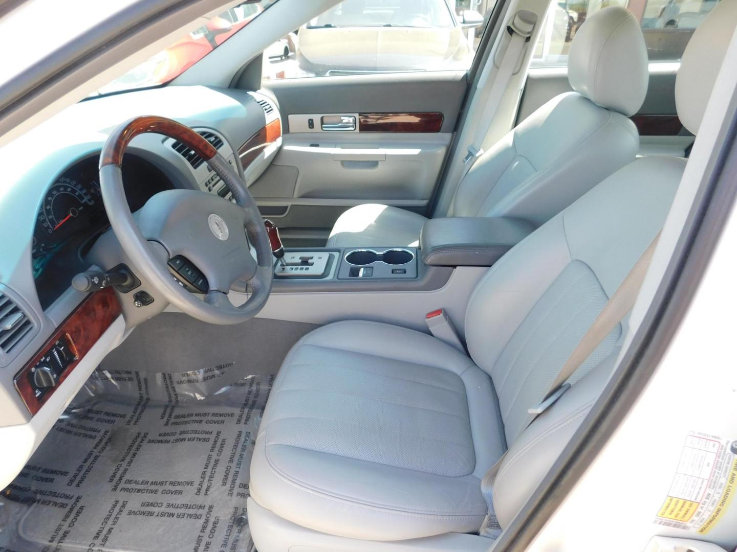 2006 WHITE Lincoln LS V8 Ultimate (1LNFM87A46Y) with an 3.9L V8 DOHC 32V engine, 5-Speed Automatic Overdrive transmission, located at 2121 Burlington St, North Kansas City, MO, 64116, (816) 556-0707, 39.144707, -94.581978 - Photo#2