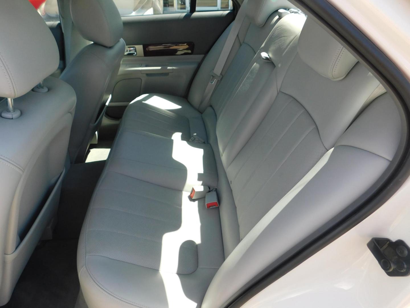 2006 WHITE Lincoln LS V8 Ultimate (1LNFM87A46Y) with an 3.9L V8 DOHC 32V engine, 5-Speed Automatic Overdrive transmission, located at 2121 Burlington St, North Kansas City, MO, 64116, (816) 556-0707, 39.144707, -94.581978 - Photo#6