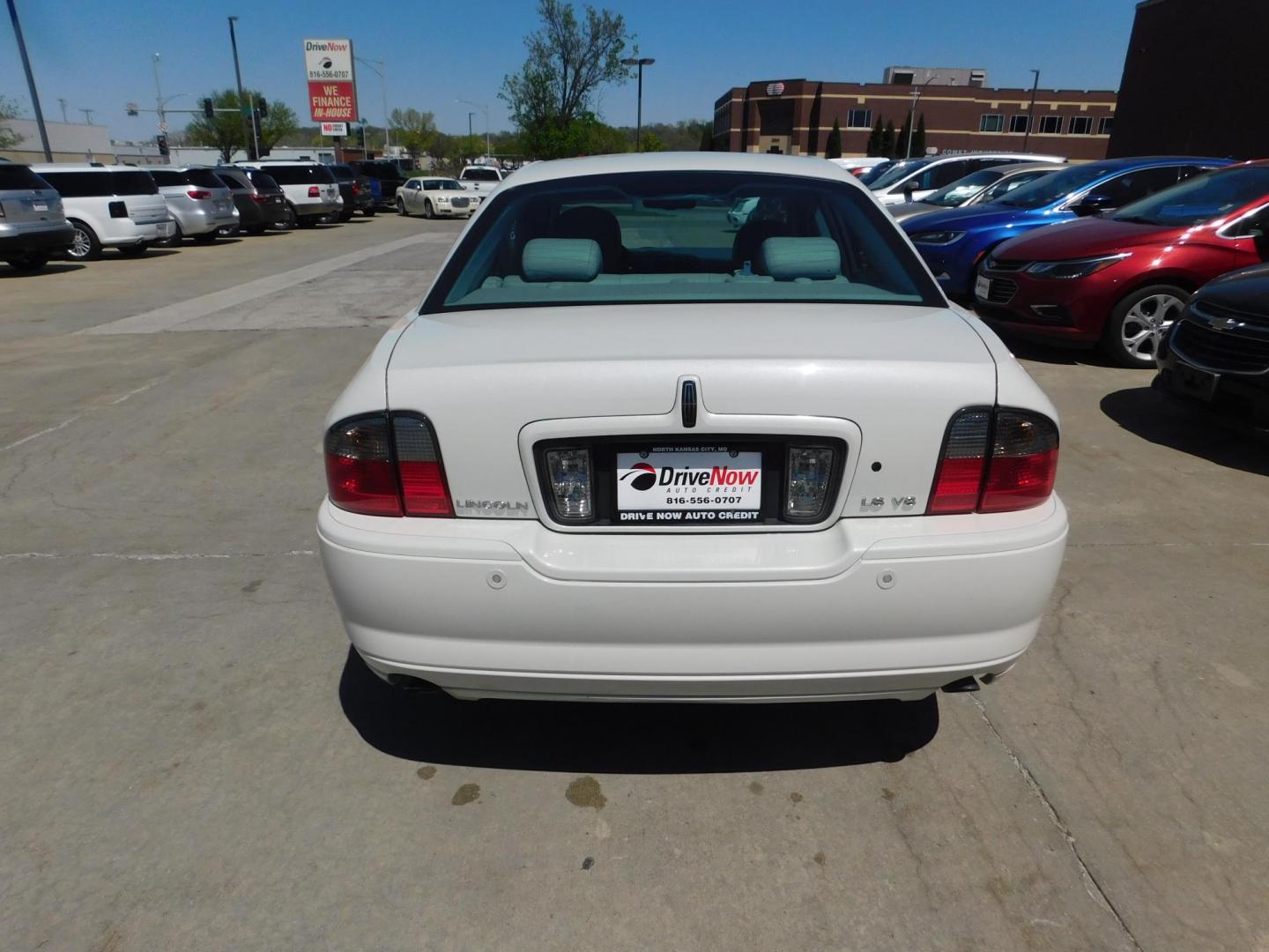2006 WHITE Lincoln LS V8 Ultimate (1LNFM87A46Y) with an 3.9L V8 DOHC 32V engine, 5-Speed Automatic Overdrive transmission, located at 2121 Burlington St, North Kansas City, MO, 64116, (816) 556-0707, 39.144707, -94.581978 - Photo#8