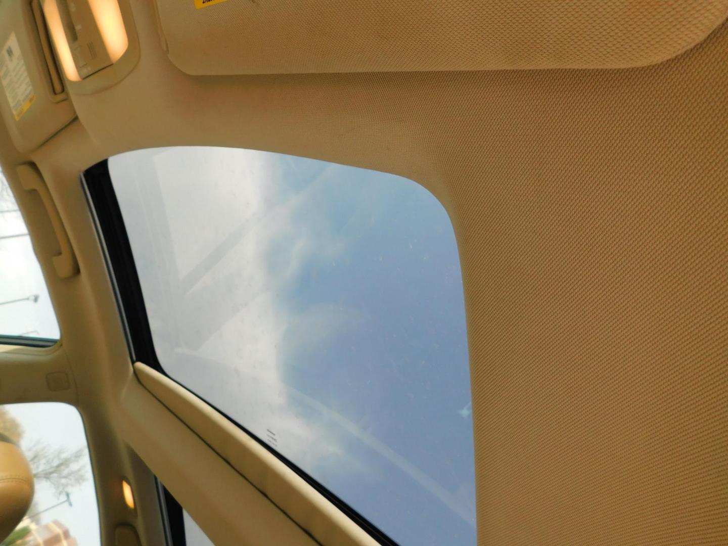 2010 WHITE Nissan Maxima S (1N4AA5AP6AC) with an 3.5L V6 DOHC 24V engine, CVT transmission, located at 2121 Burlington St, North Kansas City, MO, 64116, (816) 556-0707, 39.144707, -94.581978 - Photo#3