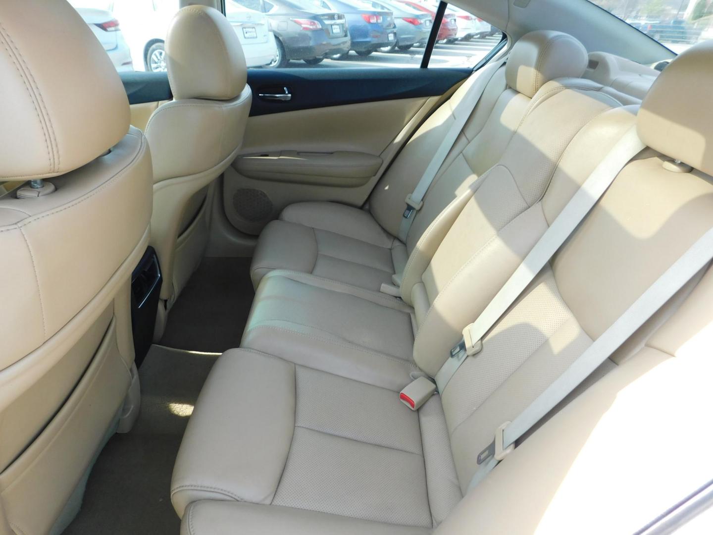 2010 WHITE Nissan Maxima S (1N4AA5AP6AC) with an 3.5L V6 DOHC 24V engine, CVT transmission, located at 2121 Burlington St, North Kansas City, MO, 64116, (816) 556-0707, 39.144707, -94.581978 - Photo#8