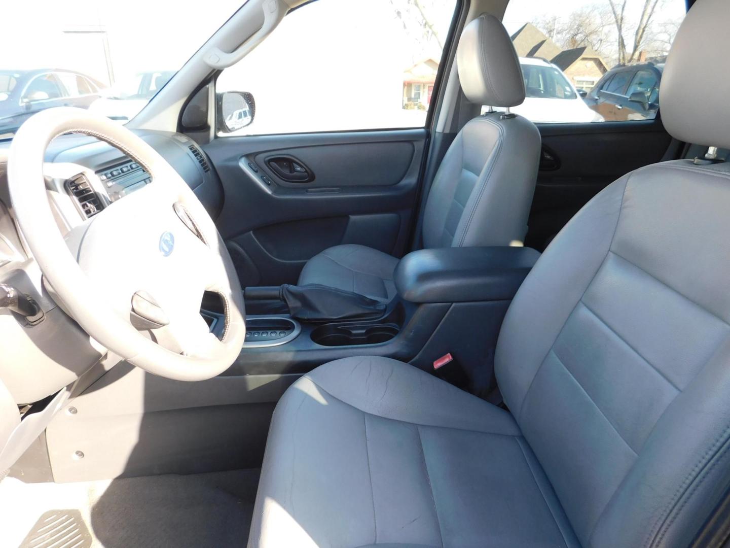 2005 BLUE Ford Escape XLT 2WD (1FMYU03115K) with an 3.0L V6 DOHC 24V engine, 4-Speed Automatic Overdrive transmission, located at 2121 Burlington St, North Kansas City, MO, 64116, (816) 556-0707, 39.144707, -94.581978 - Photo#2