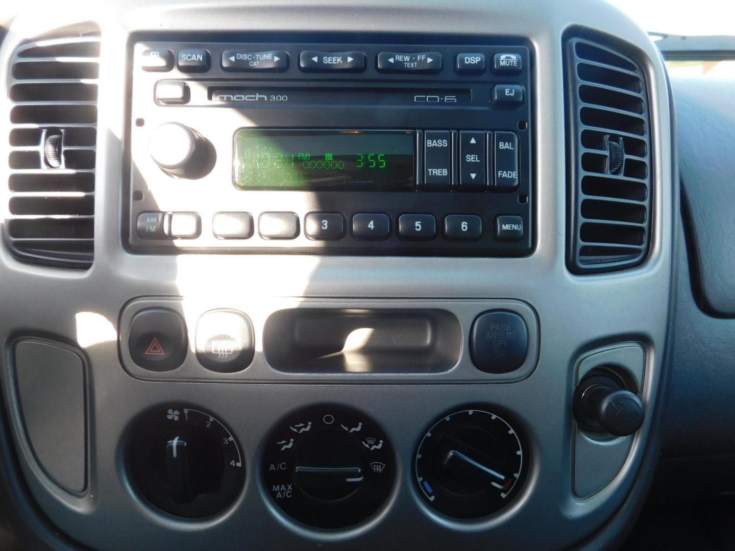 2005 BLUE Ford Escape XLT 2WD (1FMYU03115K) with an 3.0L V6 DOHC 24V engine, 4-Speed Automatic Overdrive transmission, located at 2121 Burlington St, North Kansas City, MO, 64116, (816) 556-0707, 39.144707, -94.581978 - Photo#4