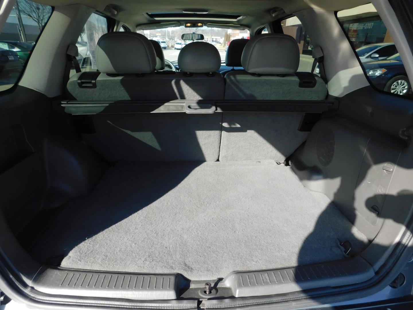 2005 BLUE Ford Escape XLT 2WD (1FMYU03115K) with an 3.0L V6 DOHC 24V engine, 4-Speed Automatic Overdrive transmission, located at 2121 Burlington St, North Kansas City, MO, 64116, (816) 556-0707, 39.144707, -94.581978 - Photo#7