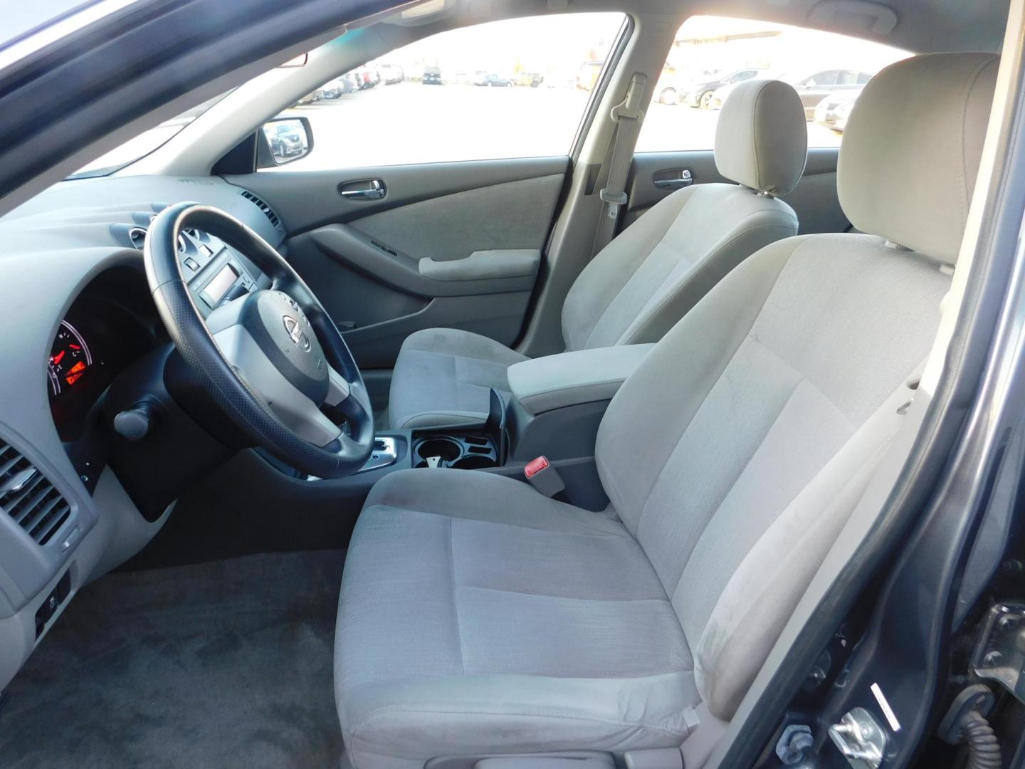 2012 GRAY Nissan Altima 2.5 S (1N4AL2AP2CC) with an 2.5L L4 DOHC 16V engine, located at 2121 Burlington St, North Kansas City, MO, 64116, (816) 556-0707, 39.144707, -94.581978 - Photo#2