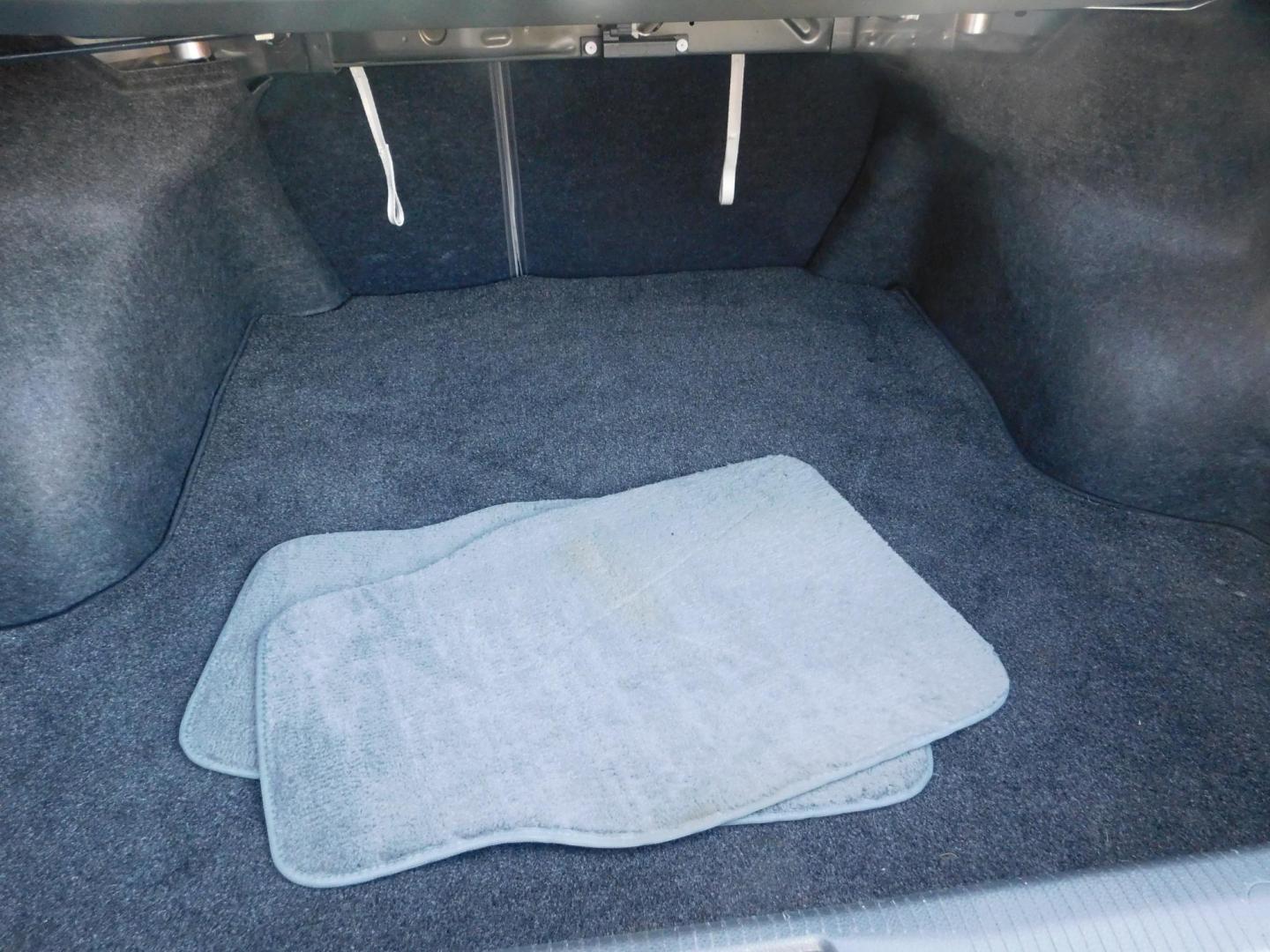 2012 GRAY Nissan Altima 2.5 S (1N4AL2AP2CC) with an 2.5L L4 DOHC 16V engine, located at 2121 Burlington St, North Kansas City, MO, 64116, (816) 556-0707, 39.144707, -94.581978 - Photo#6