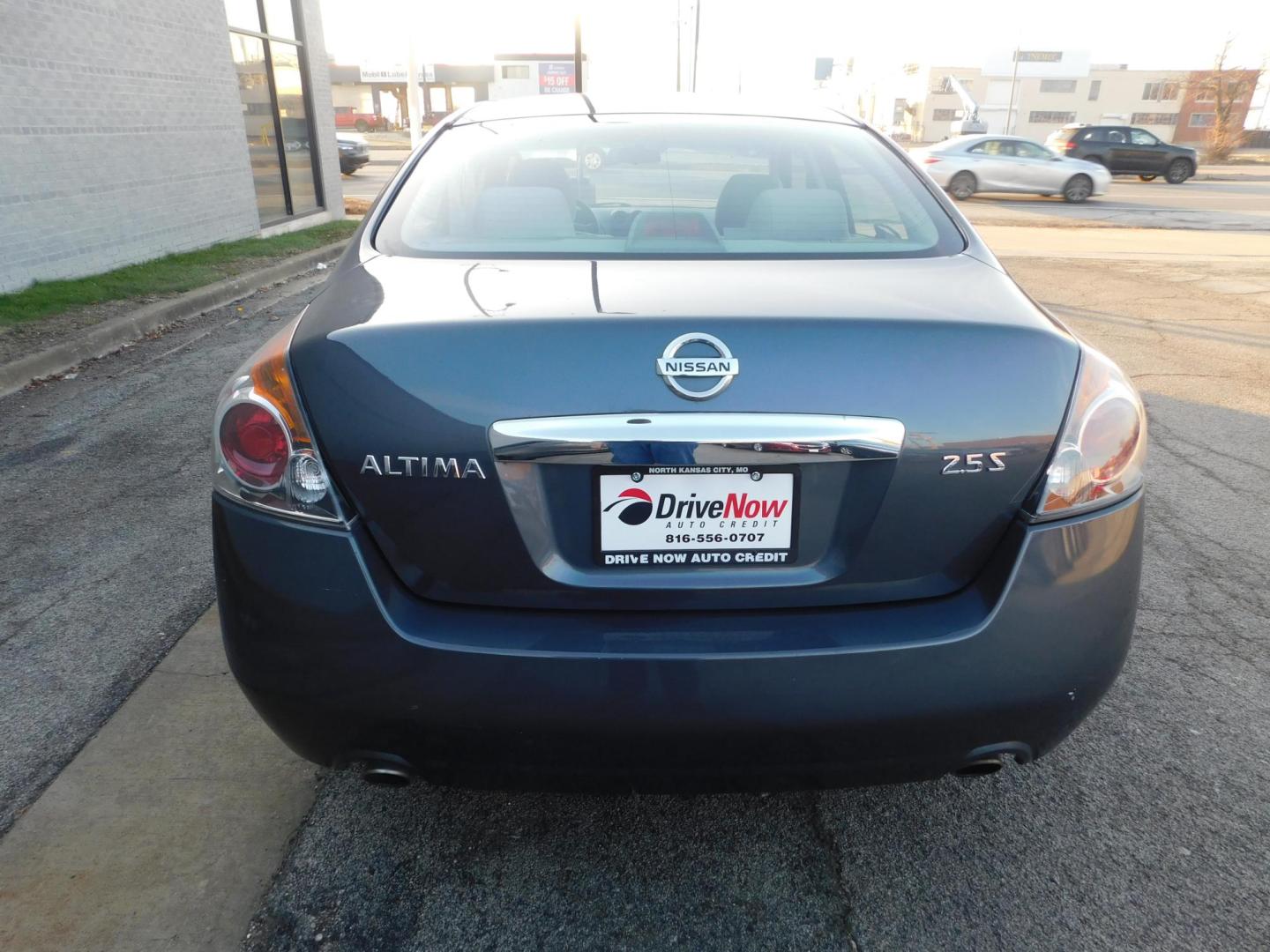 2012 GRAY Nissan Altima 2.5 S (1N4AL2AP2CC) with an 2.5L L4 DOHC 16V engine, located at 2121 Burlington St, North Kansas City, MO, 64116, (816) 556-0707, 39.144707, -94.581978 - Photo#7