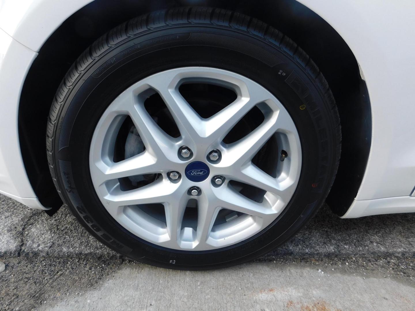 2015 WHITE Ford Fusion SE (3FA6P0H74FR) with an 2.5L L4 DOHC 16V engine, located at 2121 Burlington St, North Kansas City, MO, 64116, (816) 556-0707, 39.144707, -94.581978 - Photo#1