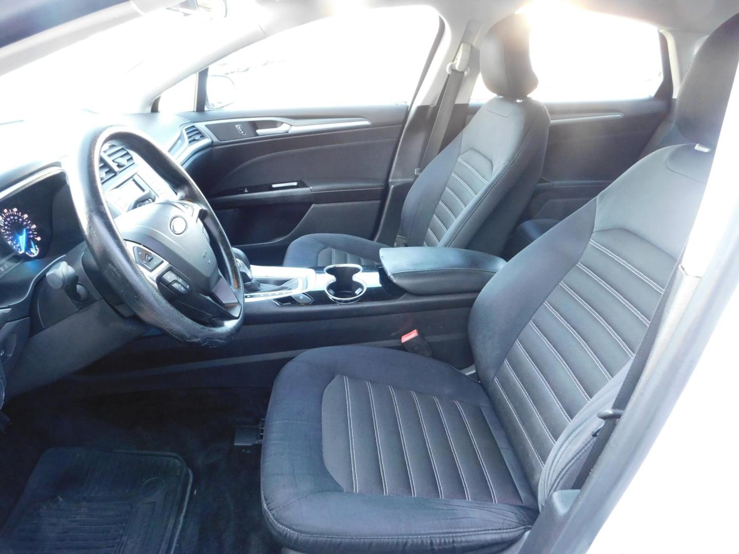 2015 WHITE Ford Fusion SE (3FA6P0H74FR) with an 2.5L L4 DOHC 16V engine, located at 2121 Burlington St, North Kansas City, MO, 64116, (816) 556-0707, 39.144707, -94.581978 - Photo#2