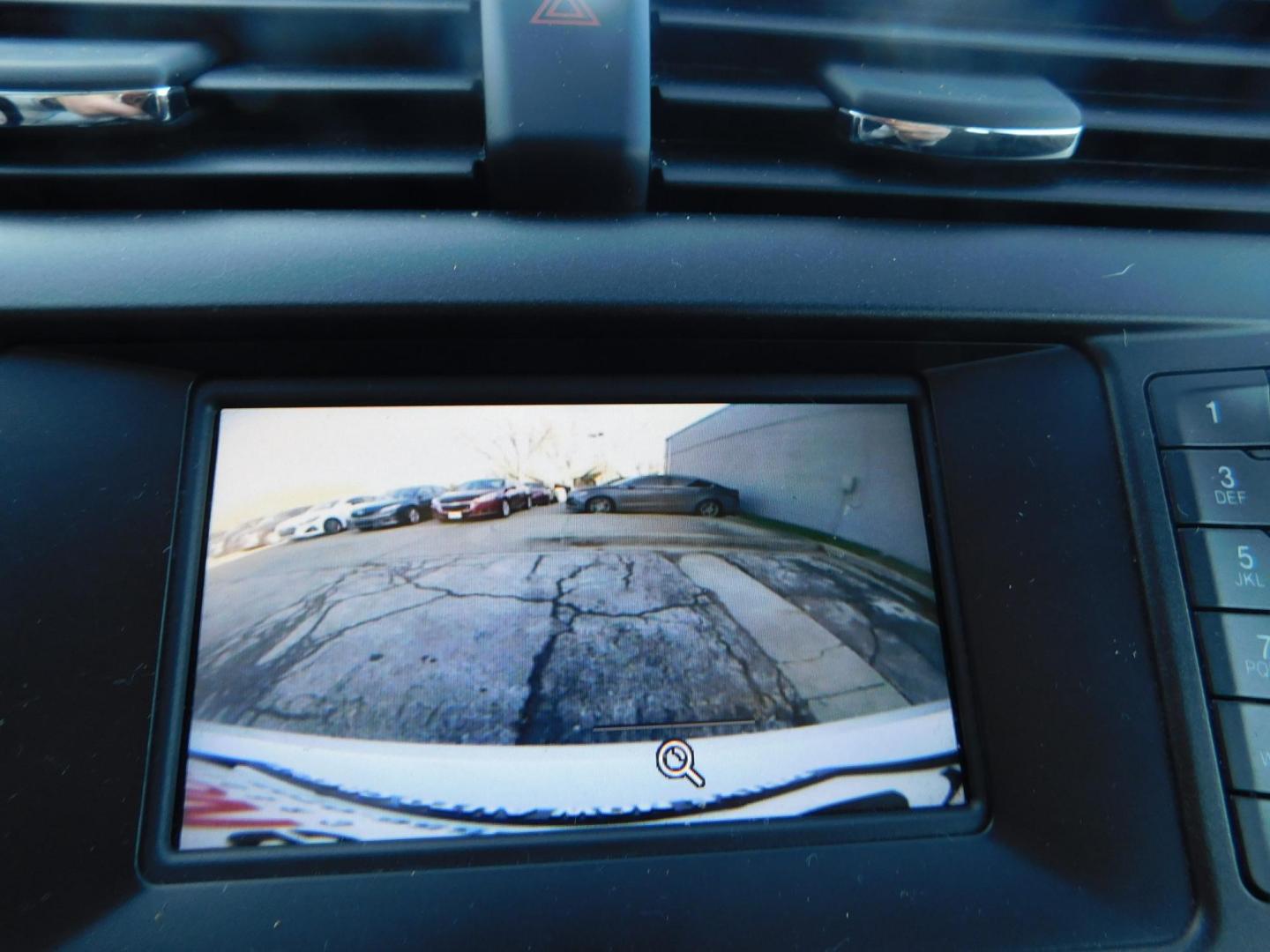 2015 WHITE Ford Fusion SE (3FA6P0H74FR) with an 2.5L L4 DOHC 16V engine, located at 2121 Burlington St, North Kansas City, MO, 64116, (816) 556-0707, 39.144707, -94.581978 - Photo#4