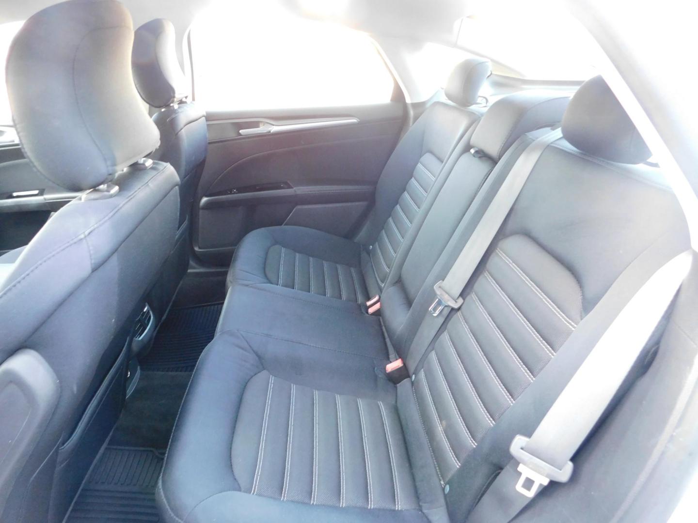 2015 WHITE Ford Fusion SE (3FA6P0H74FR) with an 2.5L L4 DOHC 16V engine, located at 2121 Burlington St, North Kansas City, MO, 64116, (816) 556-0707, 39.144707, -94.581978 - Photo#6