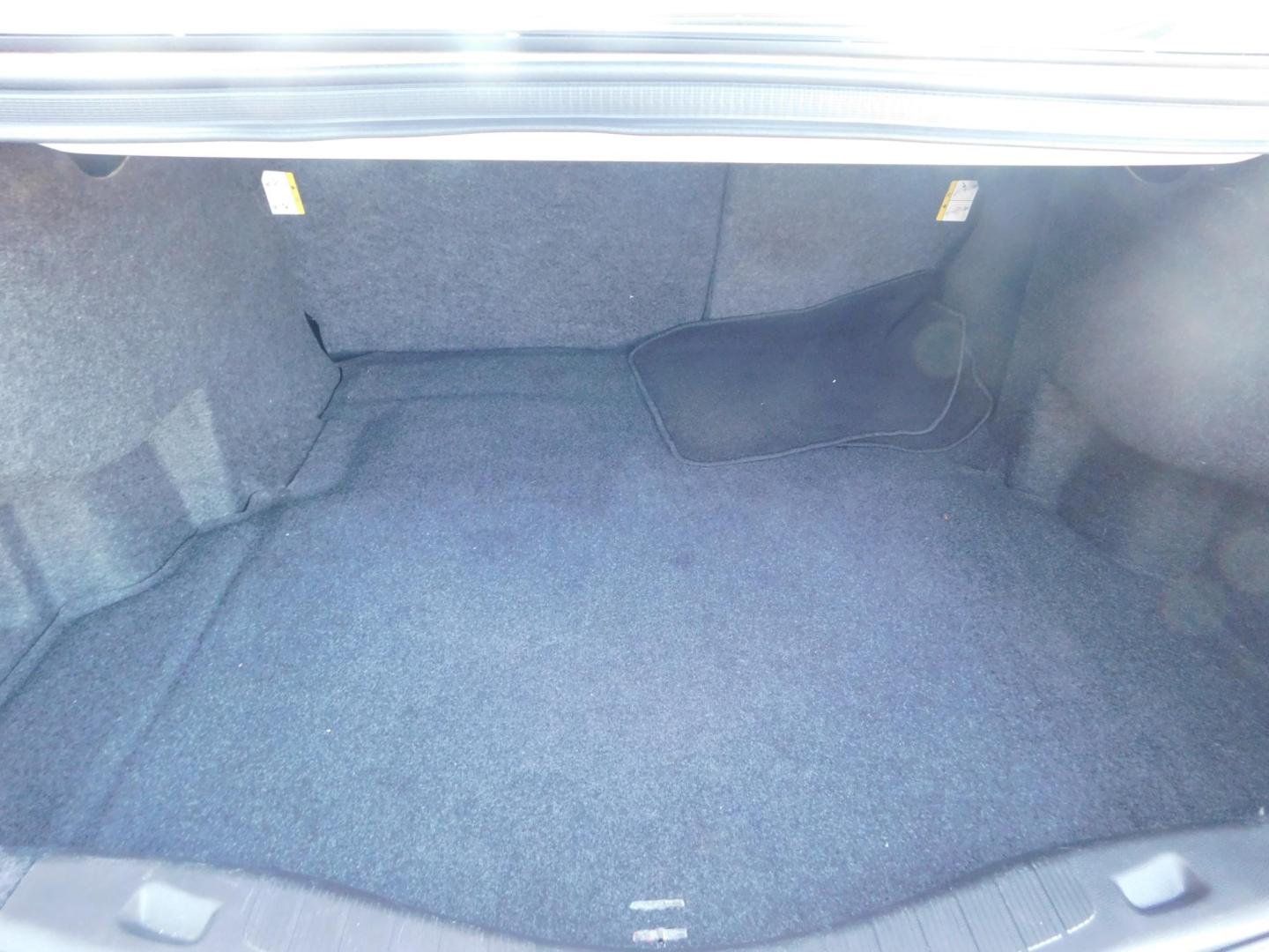 2015 WHITE Ford Fusion SE (3FA6P0H74FR) with an 2.5L L4 DOHC 16V engine, located at 2121 Burlington St, North Kansas City, MO, 64116, (816) 556-0707, 39.144707, -94.581978 - Photo#7