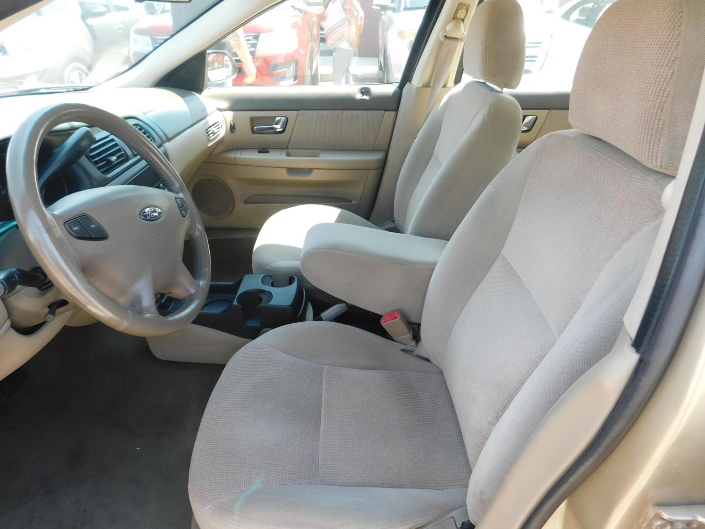 2001 GOLD Ford Taurus SEL (1FAFP56S01G) with an 3.0L V6 DOHC 24V engine, 4-Speed Automatic Overdrive transmission, located at 2121 Burlington St, North Kansas City, MO, 64116, (816) 556-0707, 39.144707, -94.581978 - Photo#2