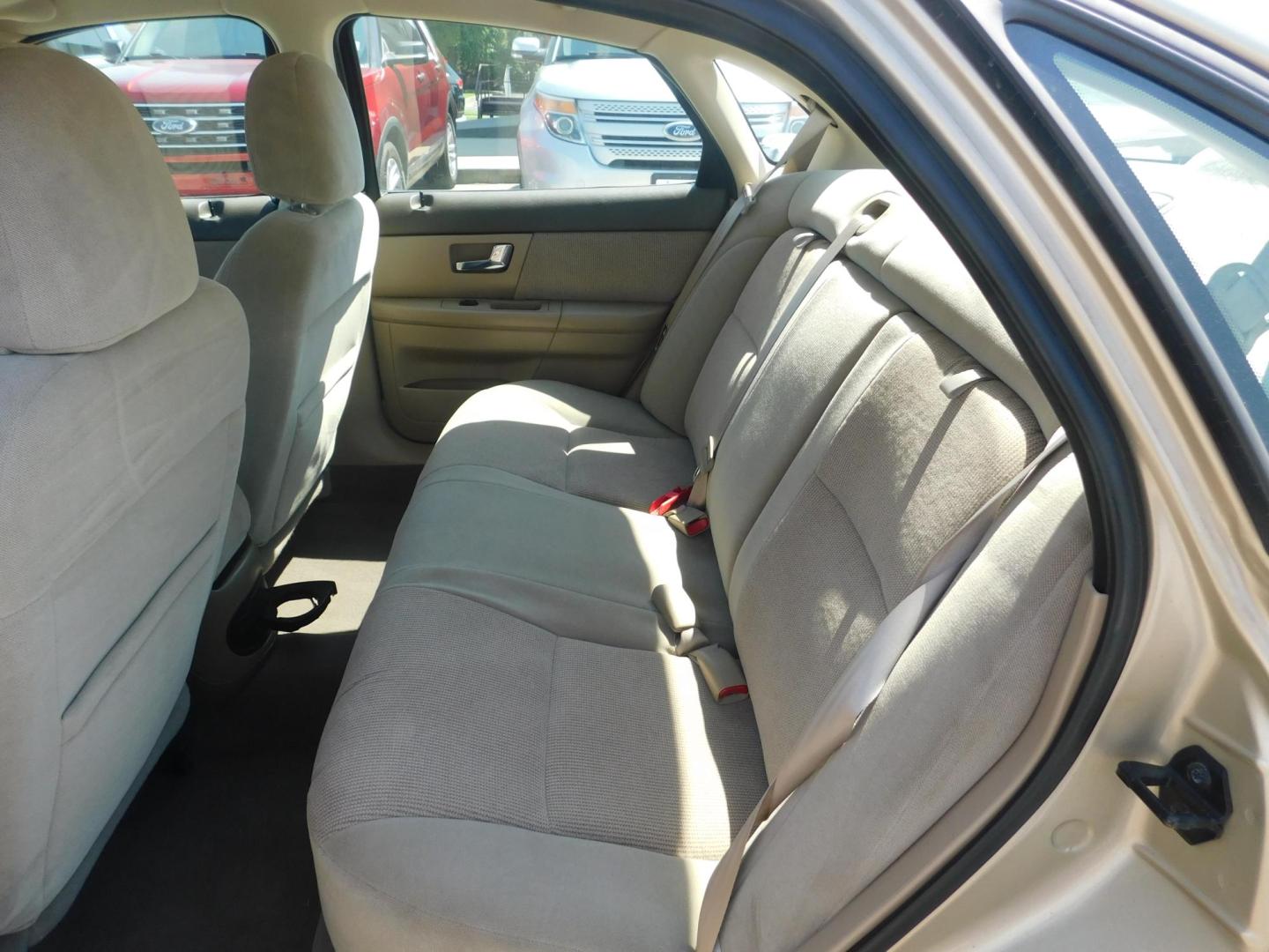 2001 GOLD Ford Taurus SEL (1FAFP56S01G) with an 3.0L V6 DOHC 24V engine, 4-Speed Automatic Overdrive transmission, located at 2121 Burlington St, North Kansas City, MO, 64116, (816) 556-0707, 39.144707, -94.581978 - Photo#5