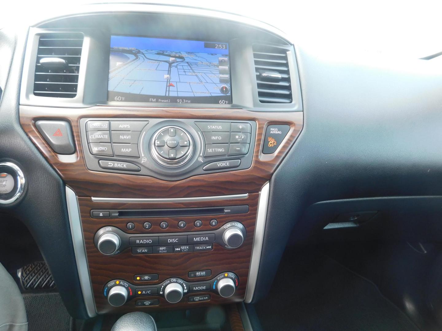2017 GRAY Nissan Pathfinder Platinum 4WD (5N1DR2MM9HC) with an 3.5L V6 DOHC 24V engine, CVT transmission, located at 2121 Burlington St, North Kansas City, MO, 64116, (816) 556-0707, 39.144707, -94.581978 - Photo#4