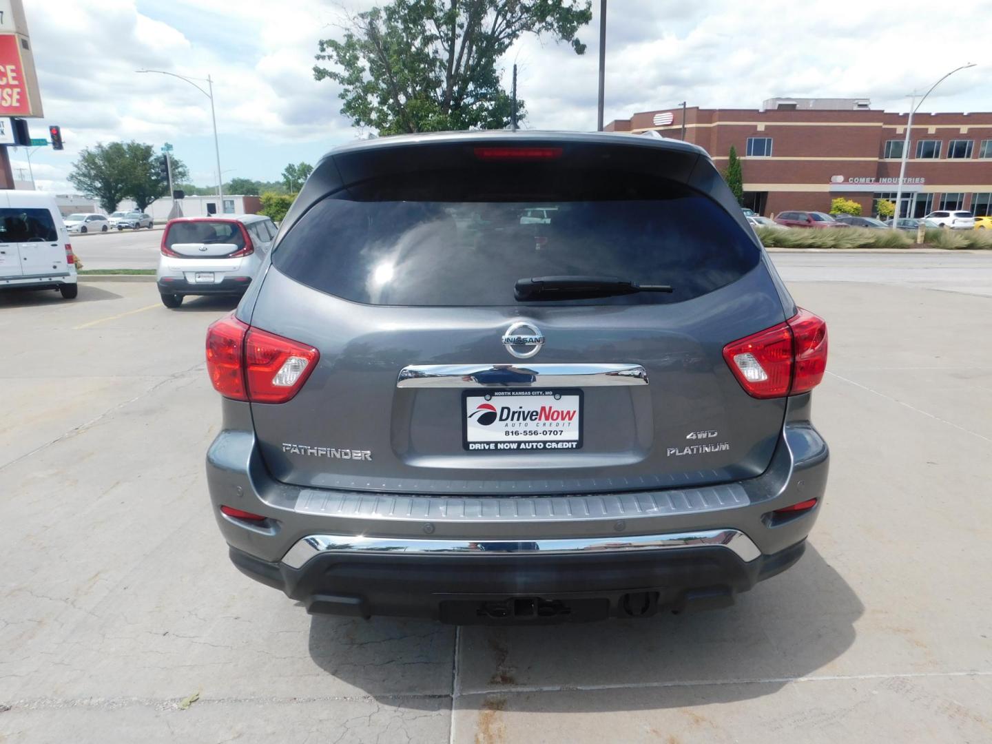 2017 GRAY Nissan Pathfinder Platinum 4WD (5N1DR2MM9HC) with an 3.5L V6 DOHC 24V engine, CVT transmission, located at 2121 Burlington St, North Kansas City, MO, 64116, (816) 556-0707, 39.144707, -94.581978 - Photo#12