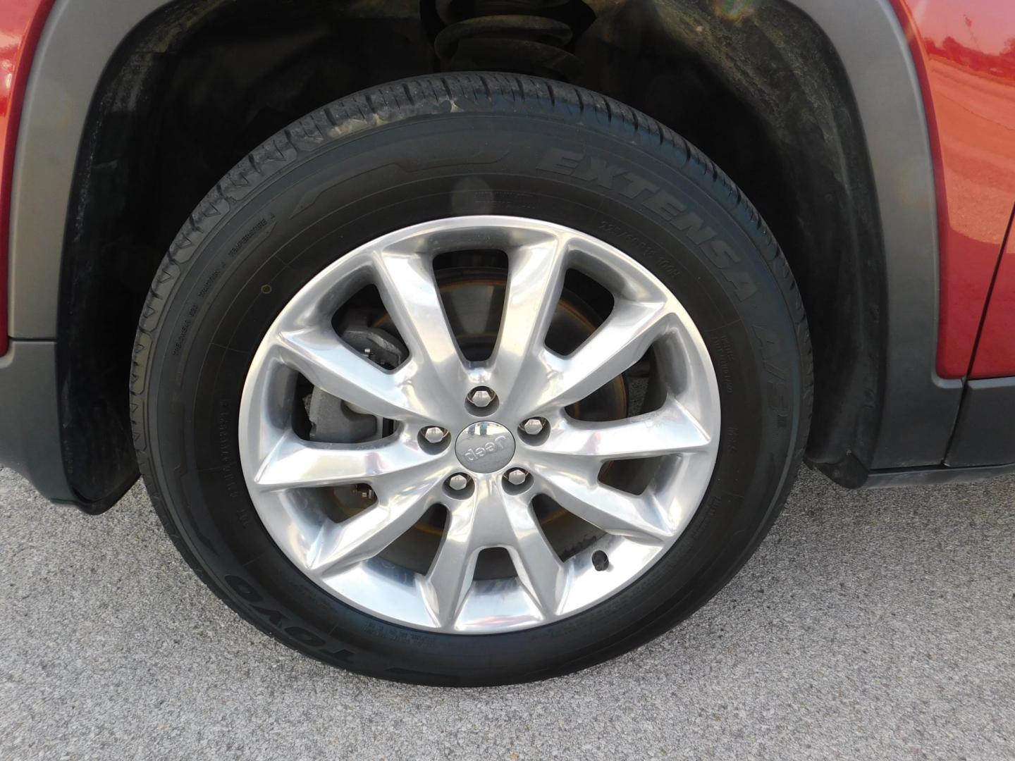 2016 RED Jeep Cherokee Limited 4WD (1C4PJMDB3GW) with an 2.4L L4 DOHC 16V engine, 9A transmission, located at 2121 Burlington St, North Kansas City, MO, 64116, (816) 556-0707, 39.144707, -94.581978 - Photo#1