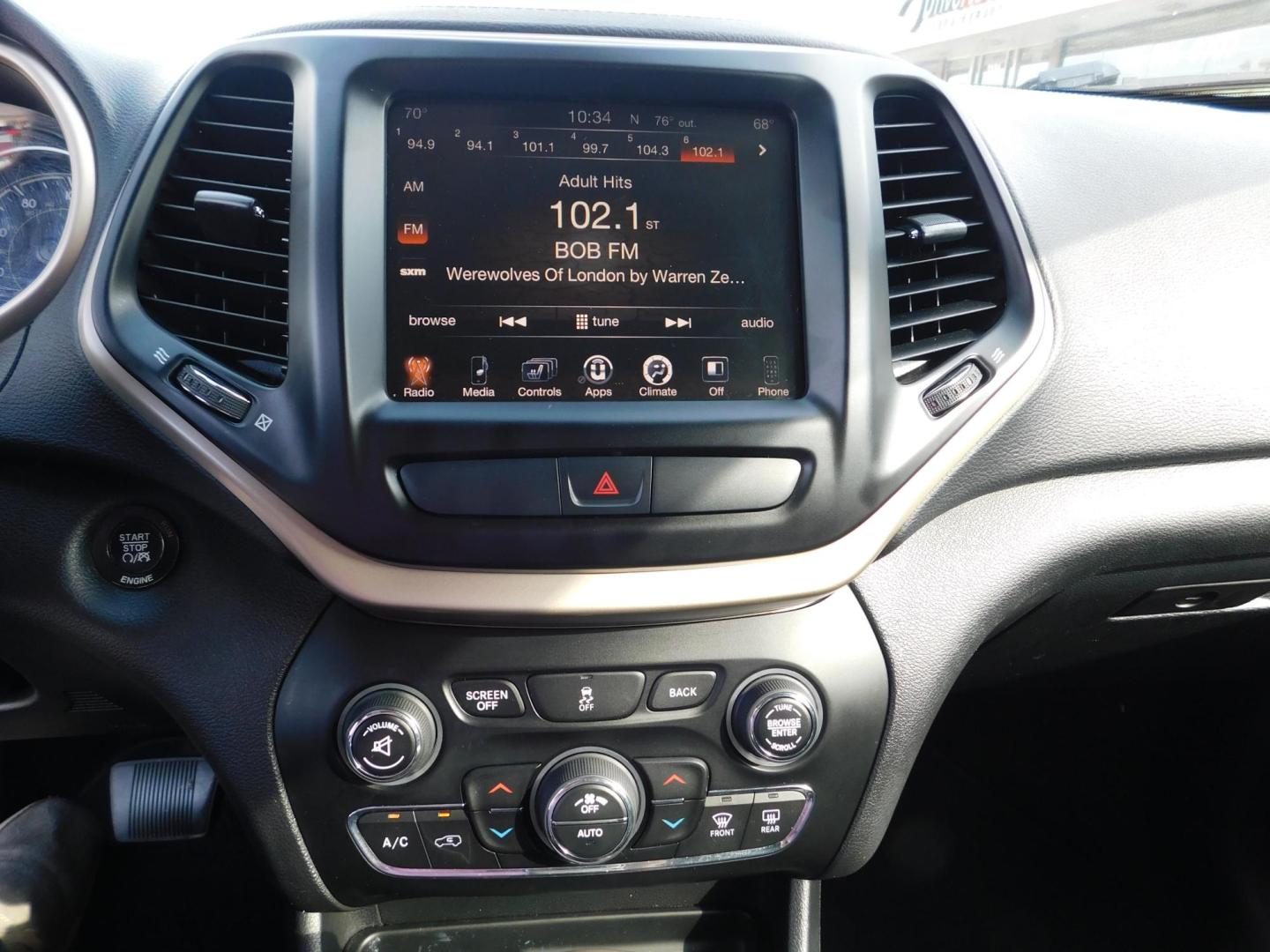 2016 RED Jeep Cherokee Limited 4WD (1C4PJMDB3GW) with an 2.4L L4 DOHC 16V engine, 9A transmission, located at 2121 Burlington St, North Kansas City, MO, 64116, (816) 556-0707, 39.144707, -94.581978 - Photo#3