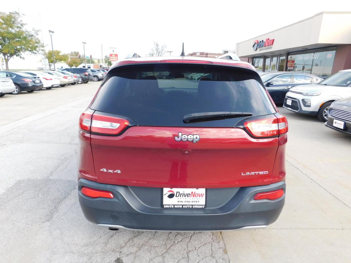 2016 RED Jeep Cherokee Limited 4WD (1C4PJMDB3GW) with an 2.4L L4 DOHC 16V engine, 9A transmission, located at 2121 Burlington St, North Kansas City, MO, 64116, (816) 556-0707, 39.144707, -94.581978 - Photo#8
