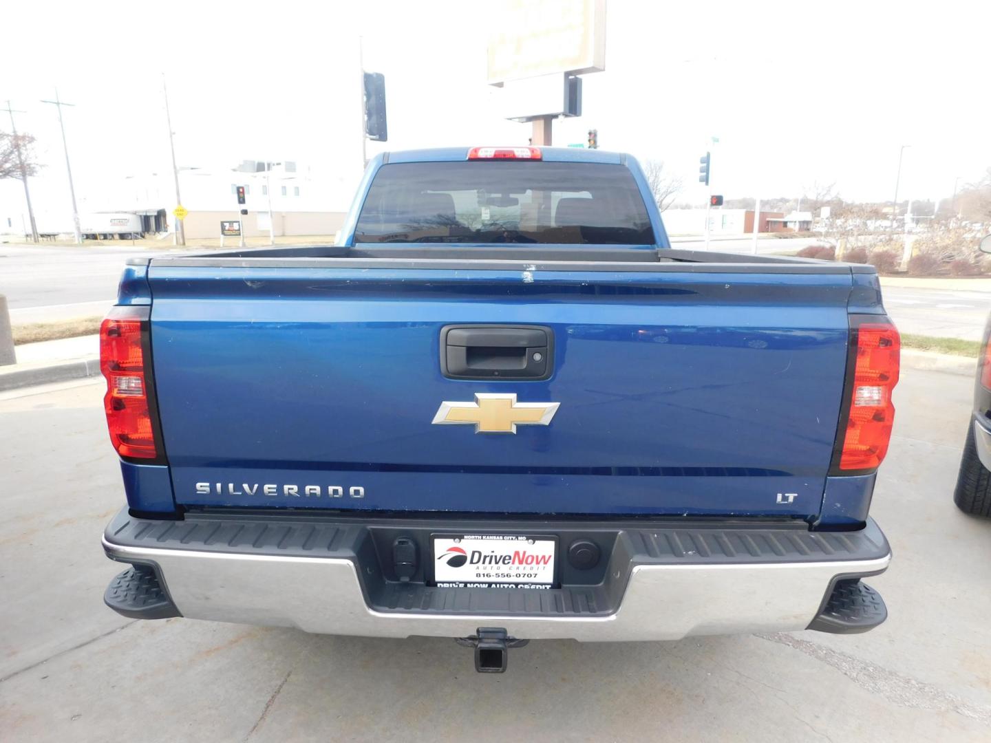 2016 BLUE Chevrolet Silverado 1500 LT Double Cab 4WD (1GCVKREC3GZ) with an 5.3L V8 OHV 16V engine, 6A transmission, located at 2121 Burlington St, North Kansas City, MO, 64116, (816) 556-0707, 39.144707, -94.581978 - Photo#6