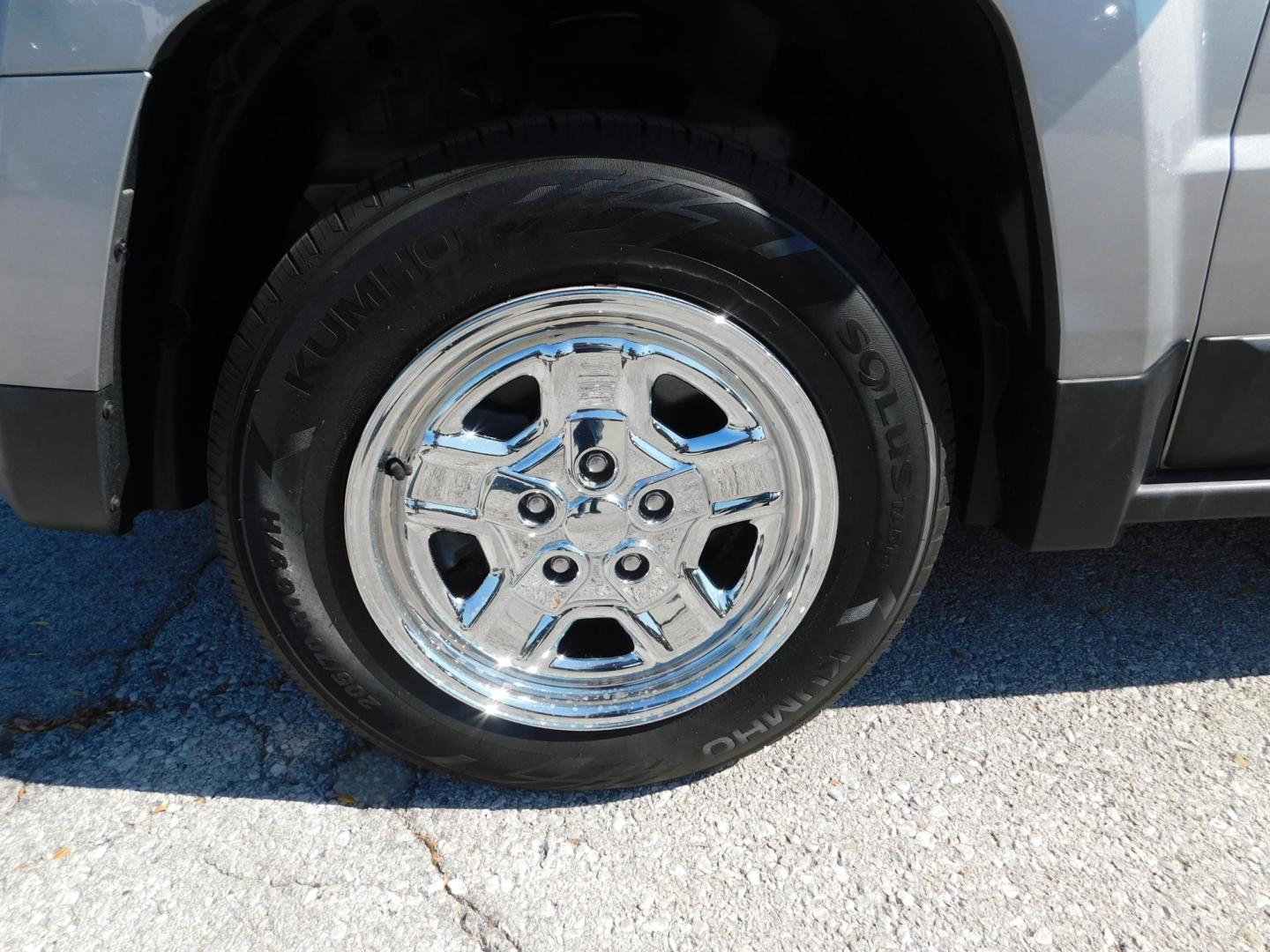 2014 SILVER Jeep Patriot Sport 2WD (1C4NJPBB5ED) with an 2.4L L4 DOHC 16V engine, located at 2121 Burlington St, North Kansas City, MO, 64116, (816) 556-0707, 39.144707, -94.581978 - Photo#1