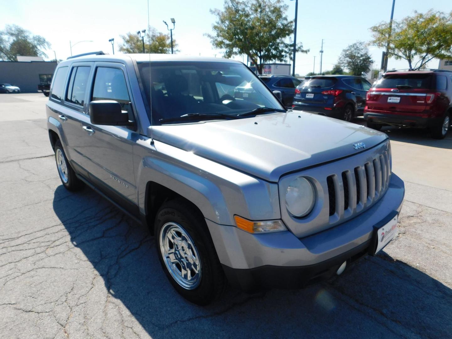 2014 SILVER Jeep Patriot Sport 2WD (1C4NJPBB5ED) with an 2.4L L4 DOHC 16V engine, located at 2121 Burlington St, North Kansas City, MO, 64116, (816) 556-0707, 39.144707, -94.581978 - Photo#8