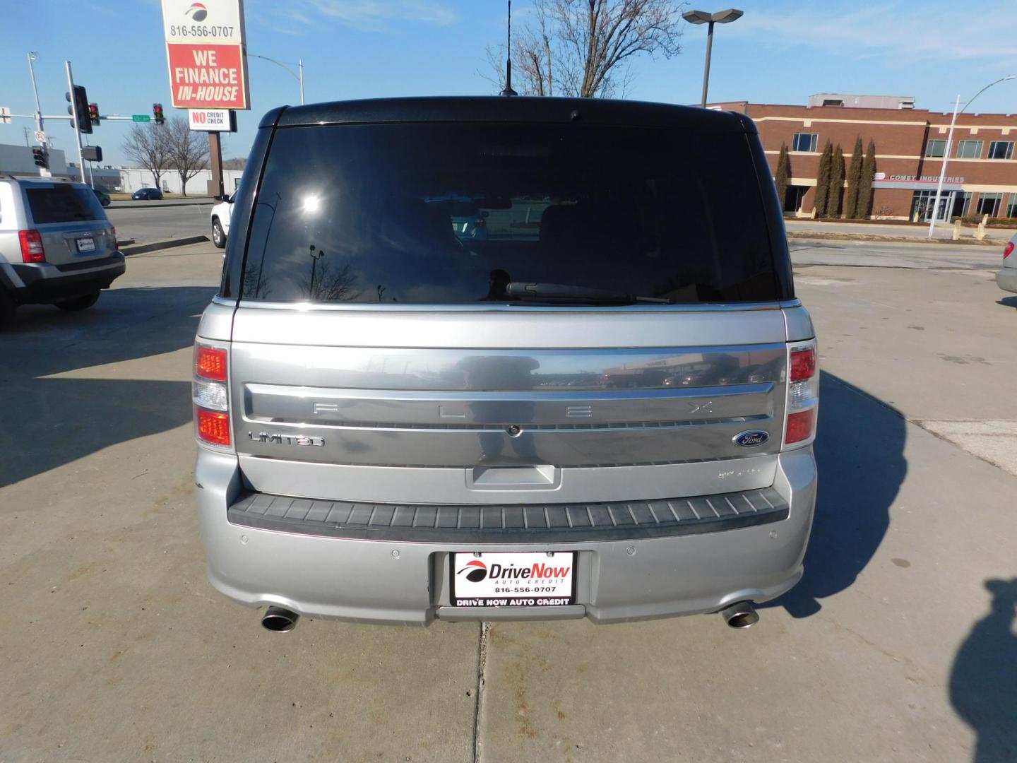 2014 SILVER Ford Flex Limited FWD (2FMGK5D8XEB) with an 3.5L V6 DOHC 24V engine, 6-Speed Automatic Overdrive transmission, located at 2121 Burlington St, North Kansas City, MO, 64116, (816) 556-0707, 39.144707, -94.581978 - Photo#9