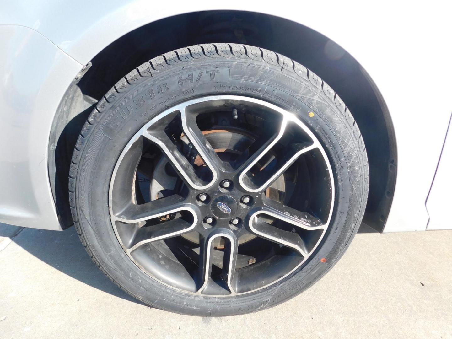 2014 SILVER Ford Flex Limited FWD (2FMGK5D8XEB) with an 3.5L V6 DOHC 24V engine, 6-Speed Automatic Overdrive transmission, located at 2121 Burlington St, North Kansas City, MO, 64116, (816) 556-0707, 39.144707, -94.581978 - Photo#1