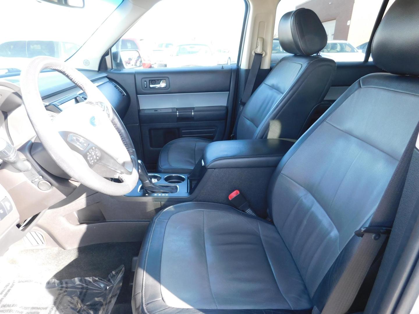 2014 SILVER Ford Flex Limited FWD (2FMGK5D8XEB) with an 3.5L V6 DOHC 24V engine, 6-Speed Automatic Overdrive transmission, located at 2121 Burlington St, North Kansas City, MO, 64116, (816) 556-0707, 39.144707, -94.581978 - Photo#2