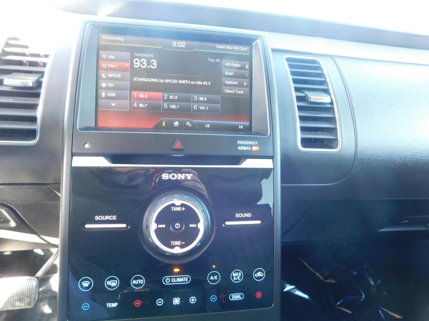 2014 SILVER Ford Flex Limited FWD (2FMGK5D8XEB) with an 3.5L V6 DOHC 24V engine, 6-Speed Automatic Overdrive transmission, located at 2121 Burlington St, North Kansas City, MO, 64116, (816) 556-0707, 39.144707, -94.581978 - Photo#3
