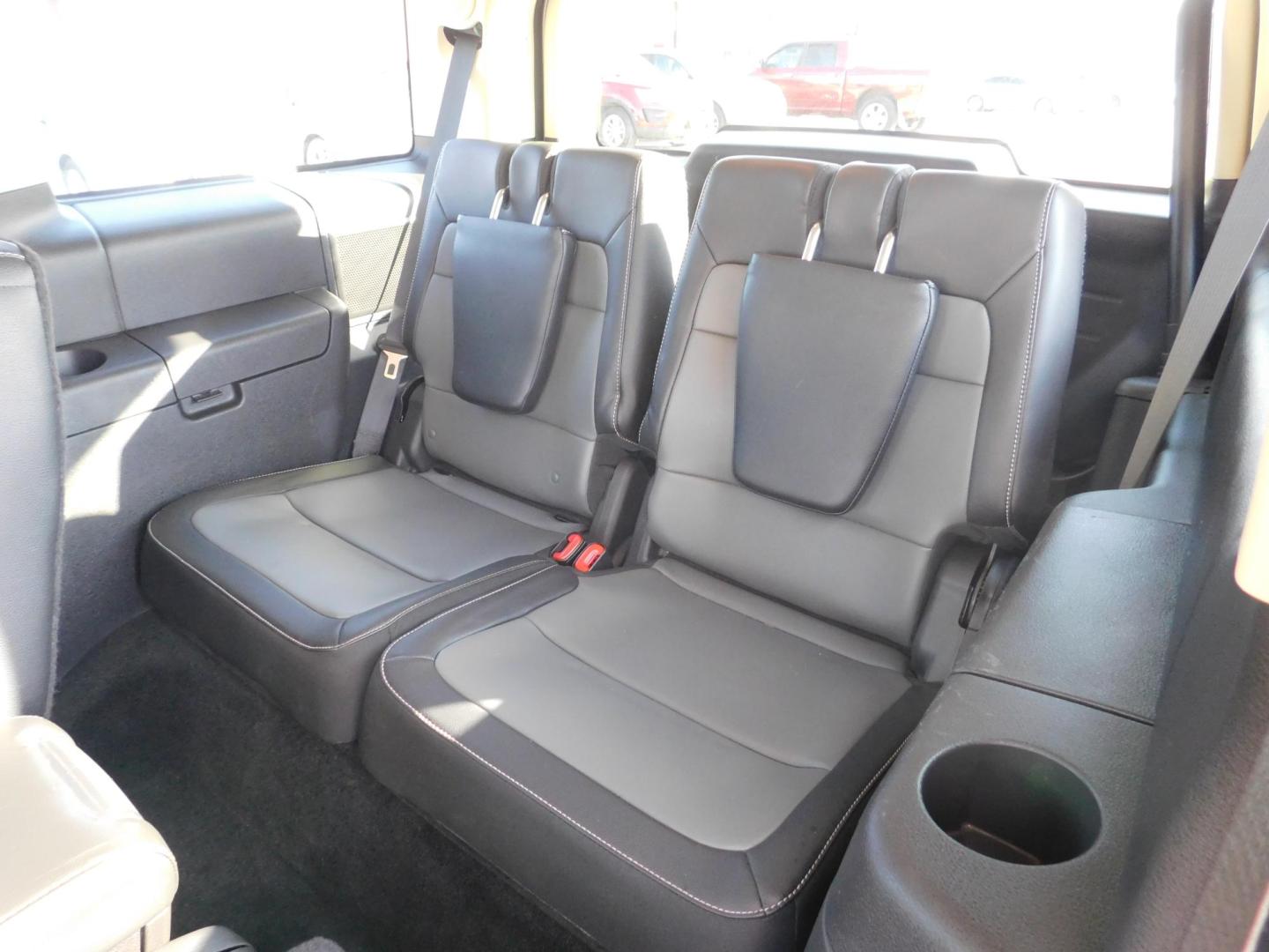 2014 SILVER Ford Flex Limited FWD (2FMGK5D8XEB) with an 3.5L V6 DOHC 24V engine, 6-Speed Automatic Overdrive transmission, located at 2121 Burlington St, North Kansas City, MO, 64116, (816) 556-0707, 39.144707, -94.581978 - Photo#7